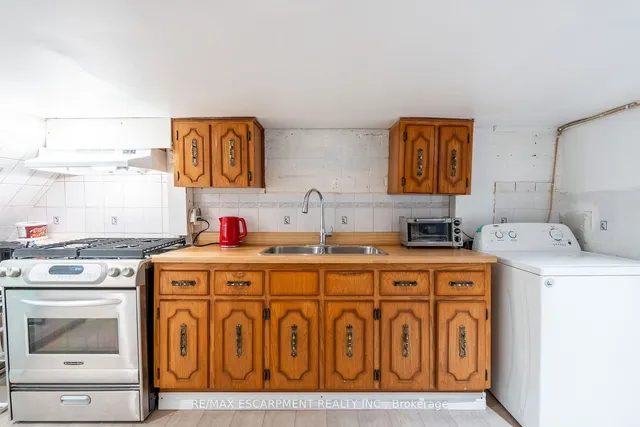 Additional property image - 50 1/2 Clyde St