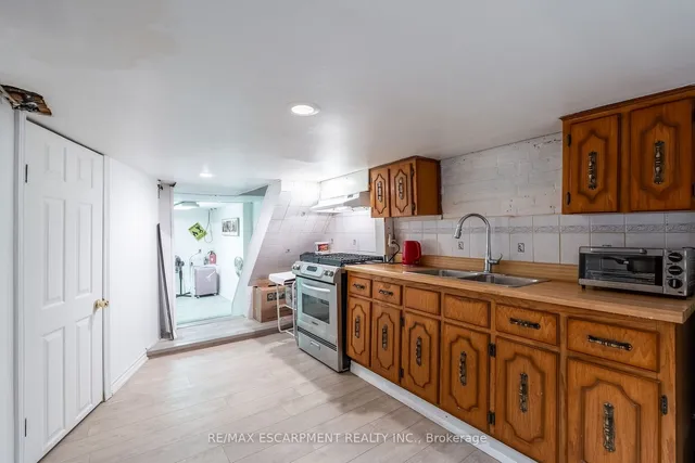 Additional property image - 50 1/2 Clyde St