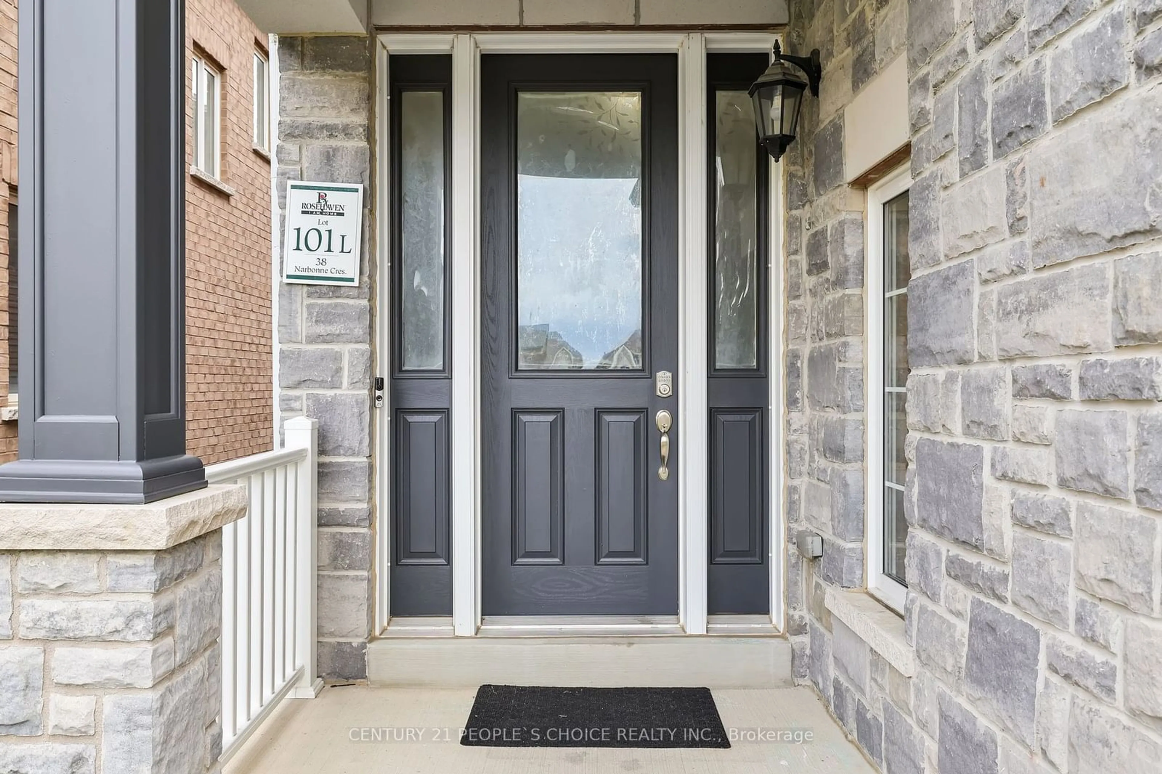 Indoor entryway, wood floors for 38 Narbonne Cres, Hamilton Ontario L8J 0J7