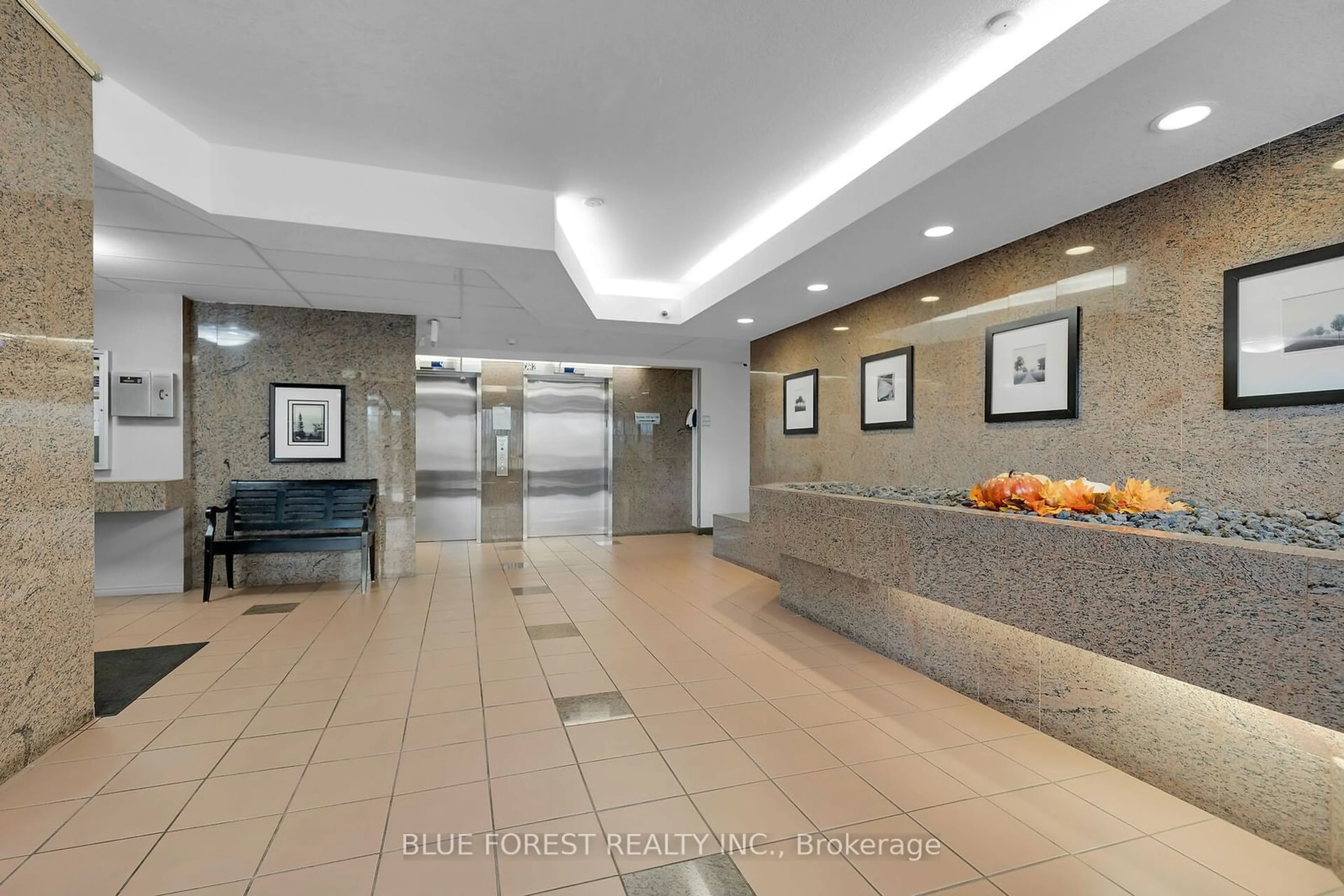 Indoor lobby for 521 Riverside Dr #709, London Ontario N6H 5E2