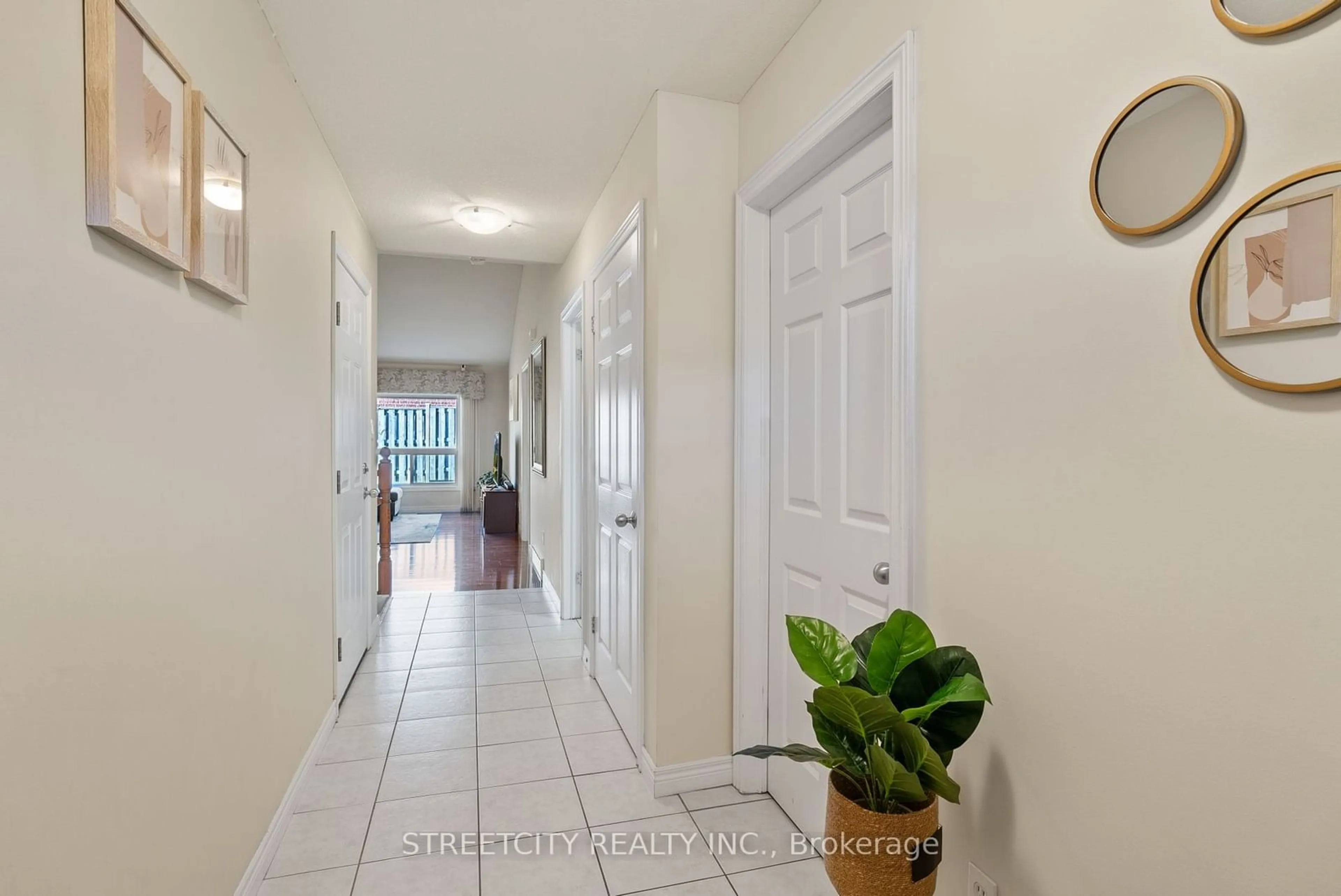 Indoor entryway, wood floors for 95 Capulet Lane #15, London Ontario N6H 5V6