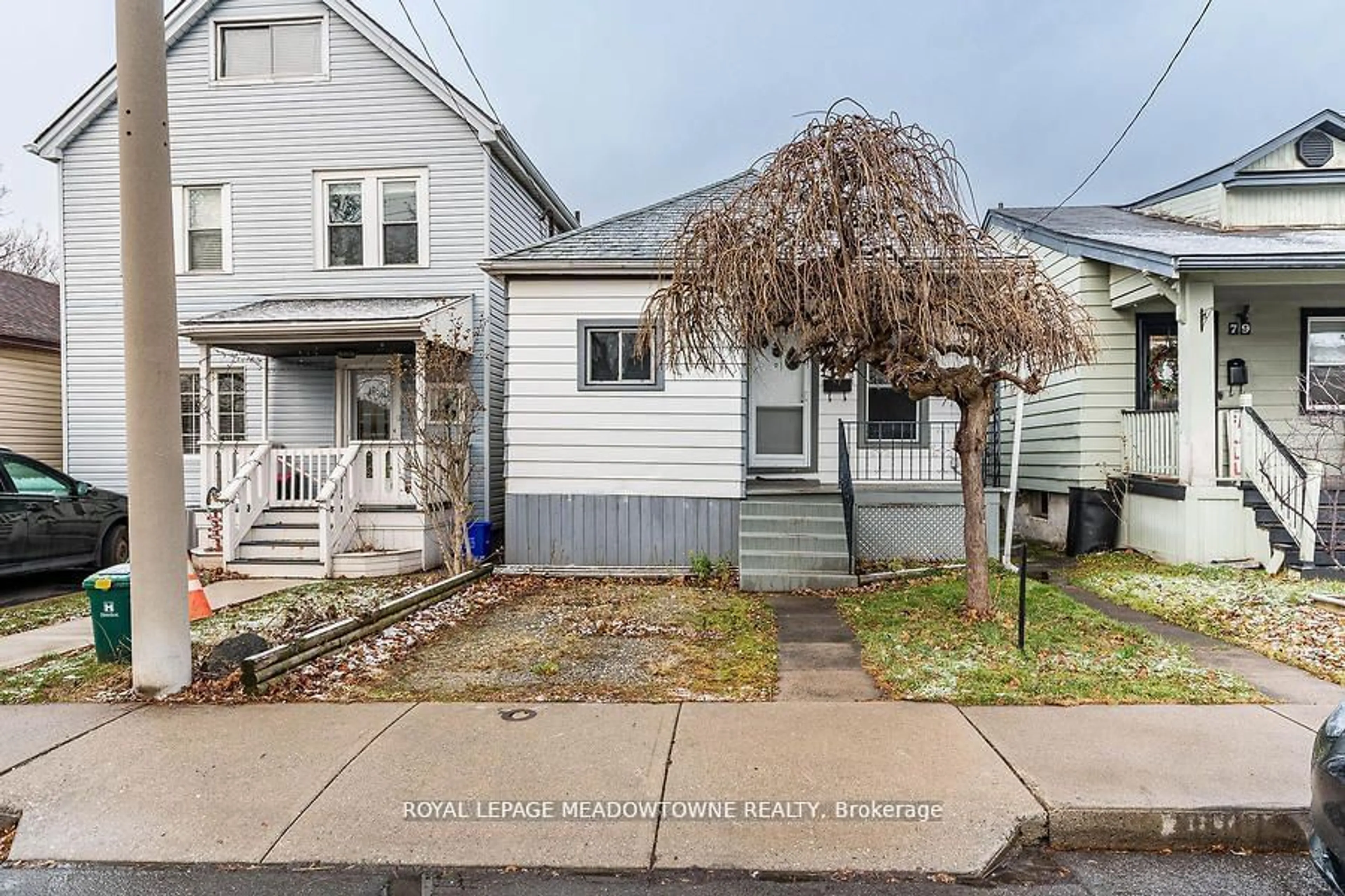 Frontside or backside of a home, the street view for 77 Province St, Hamilton Ontario L8H 4H5