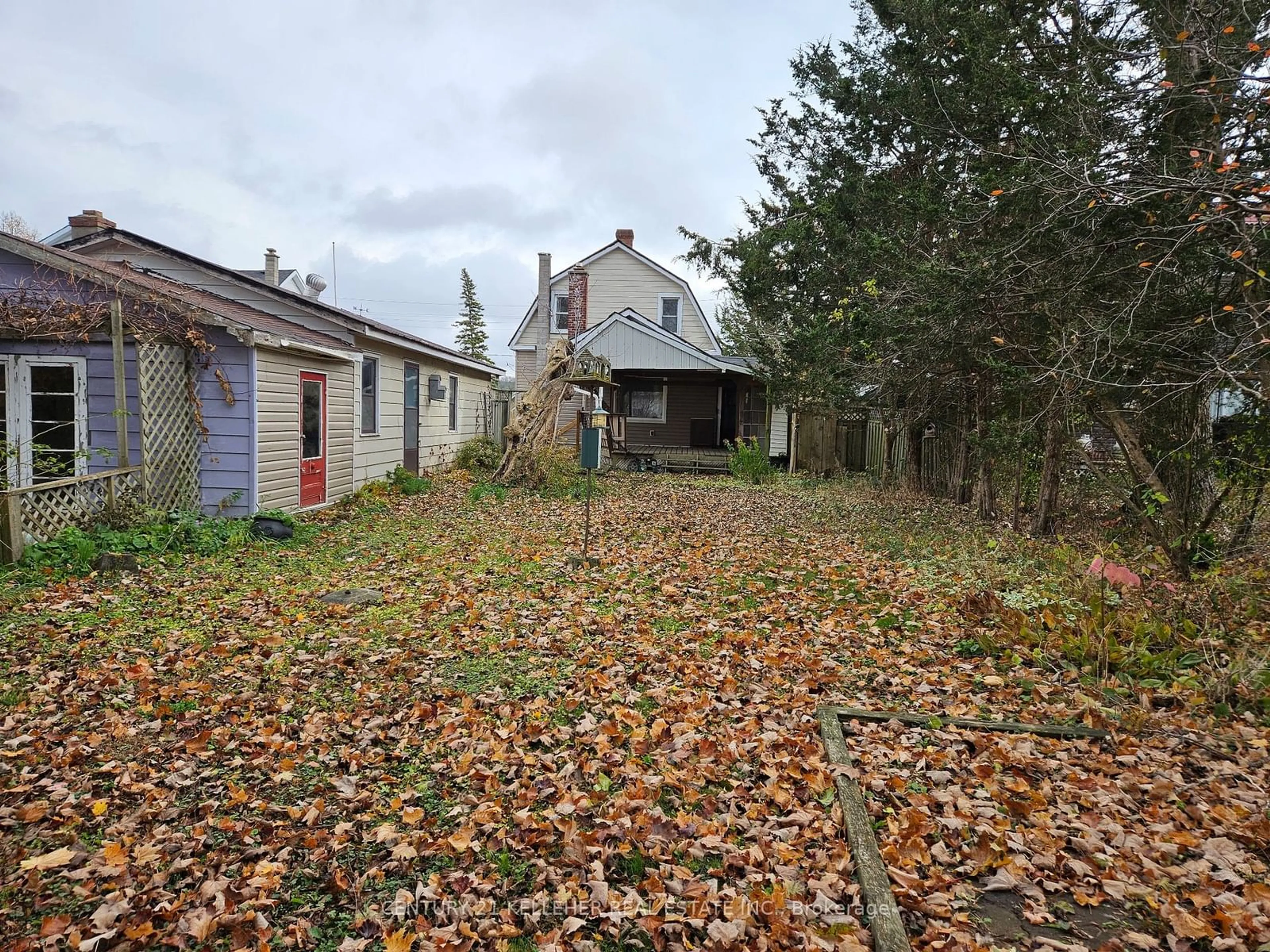 Frontside or backside of a home, cottage for 19 Broad St, Prince Edward County Ontario K0K 2T0