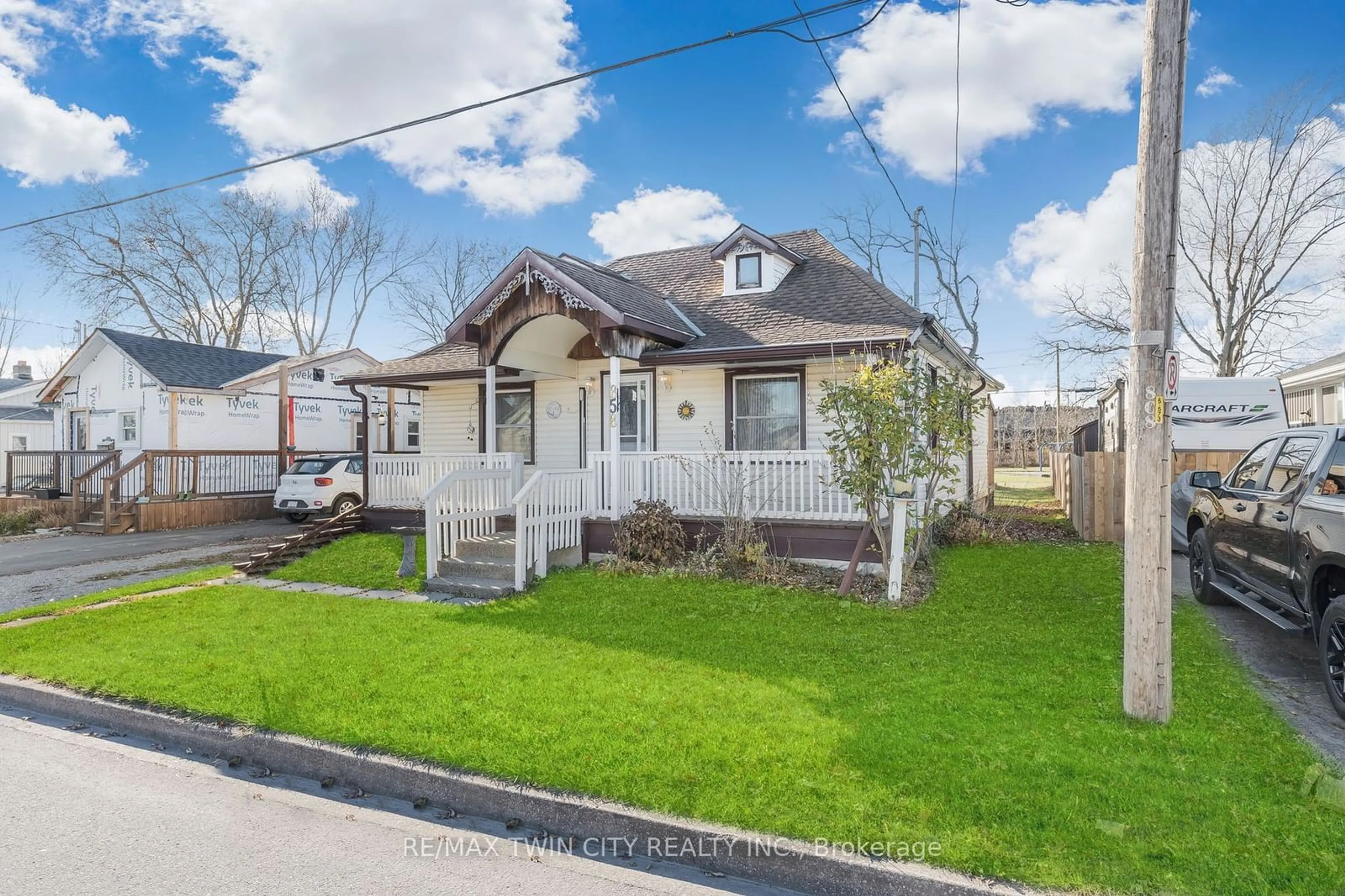 Frontside or backside of a home, cottage for 858 Wright St, Welland Ontario L3B 2K9