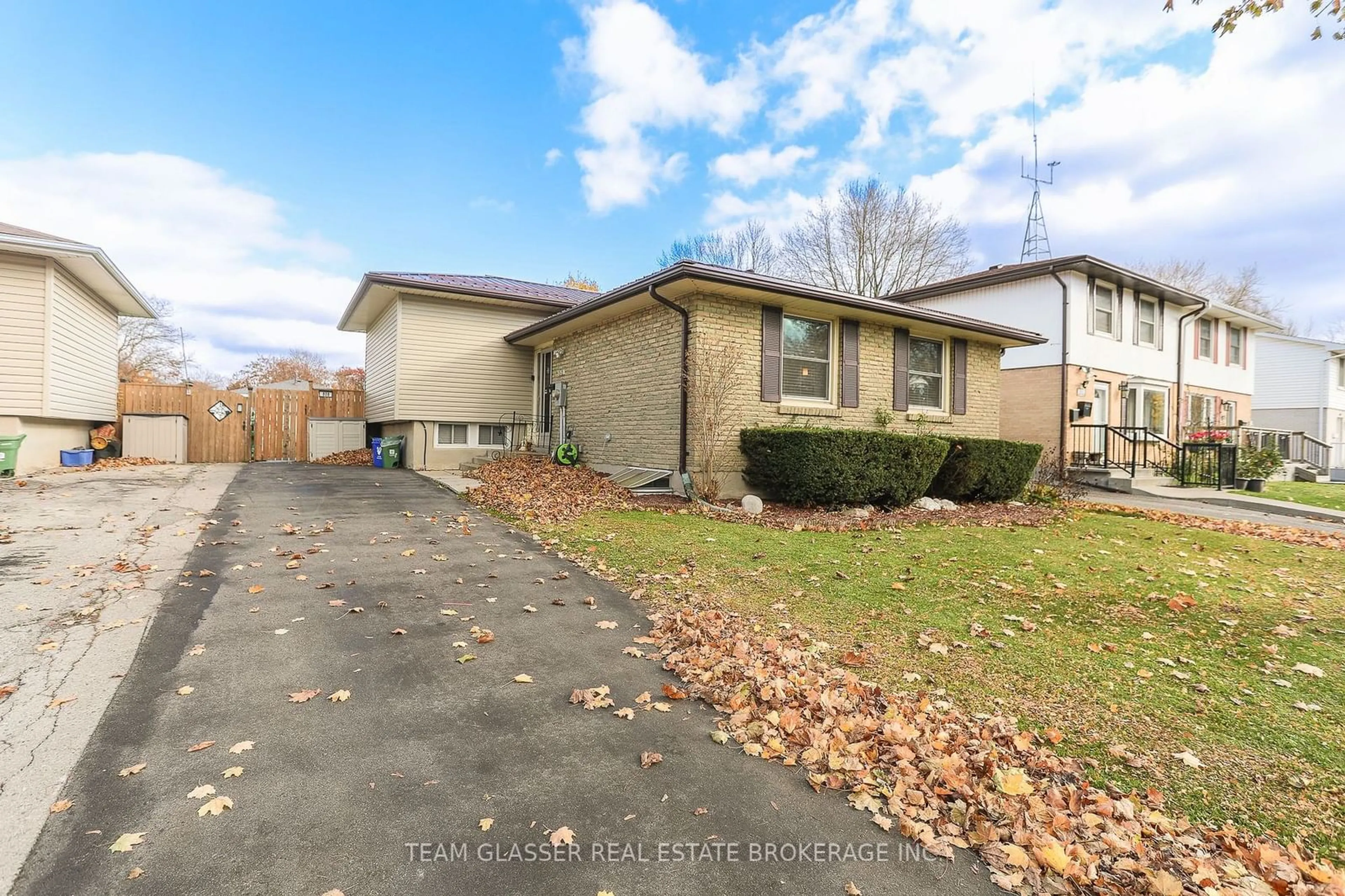 Frontside or backside of a home, the fenced backyard for 808 Dundalk Dr, London Ontario N6C 3V2