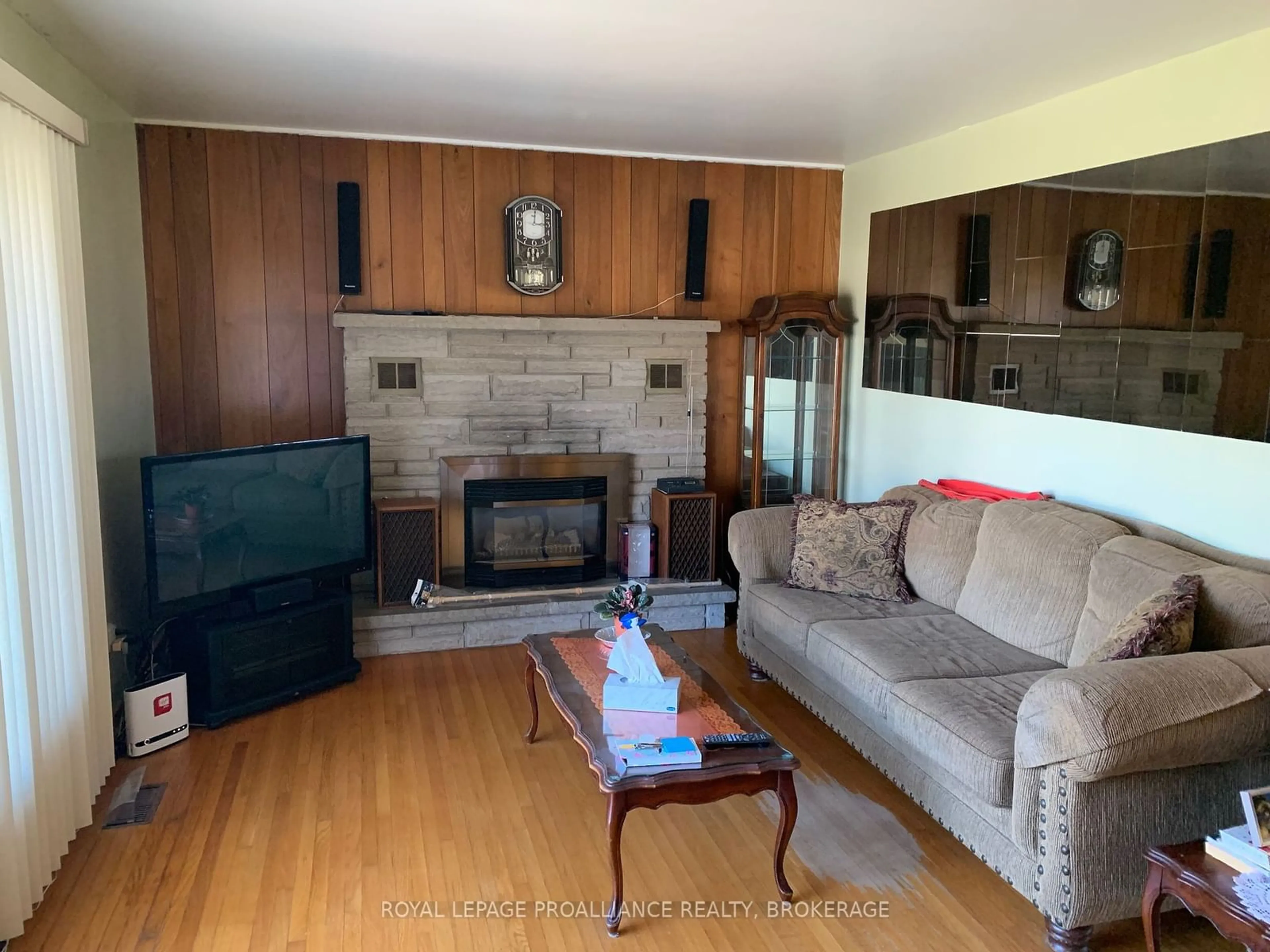 Living room, wood floors for 180 Elm St, Gananoque Ontario K7G 2S9