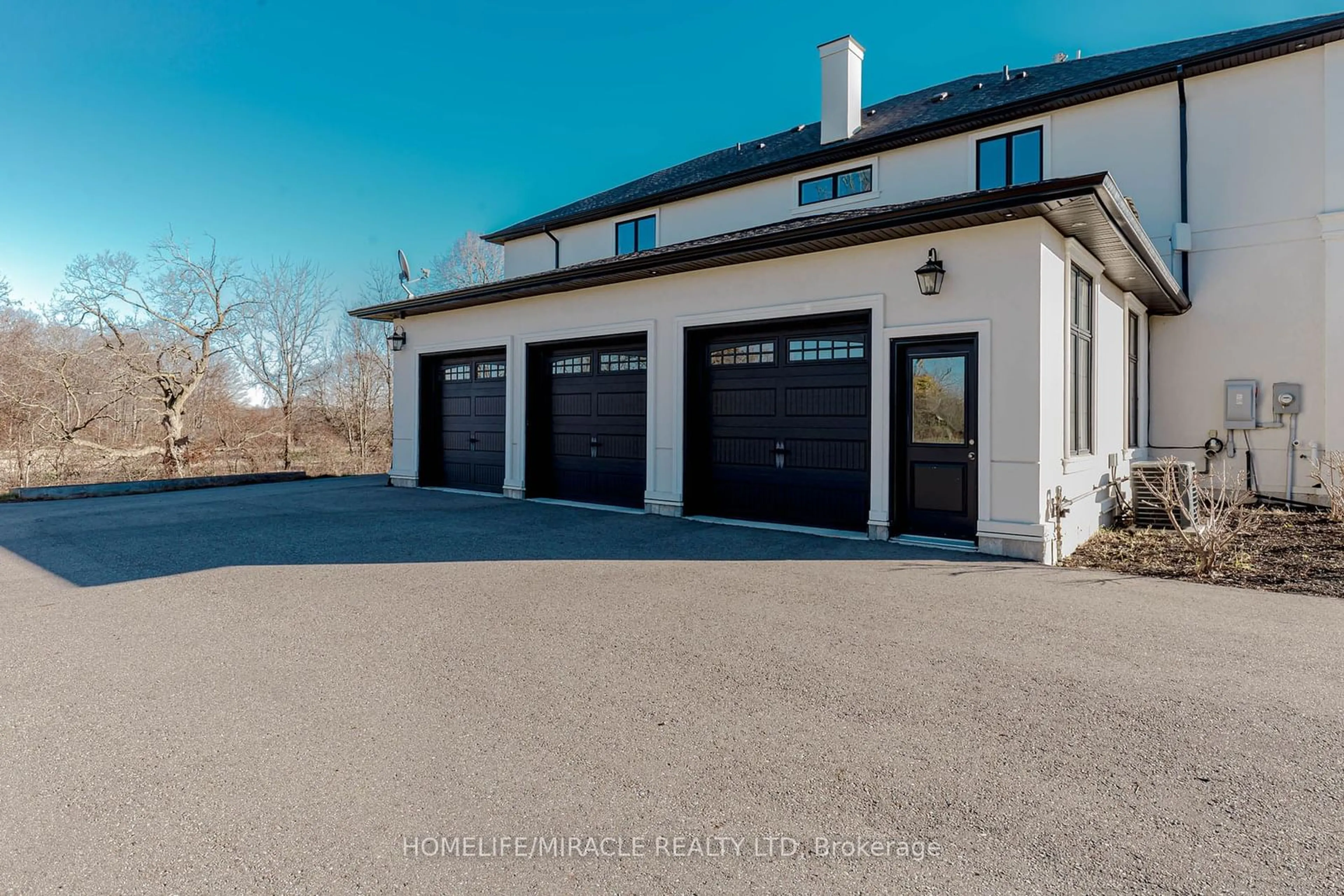 Indoor garage, cement floor for 4507 Wellington Rd #32, Puslinch Ontario N3C 2V4