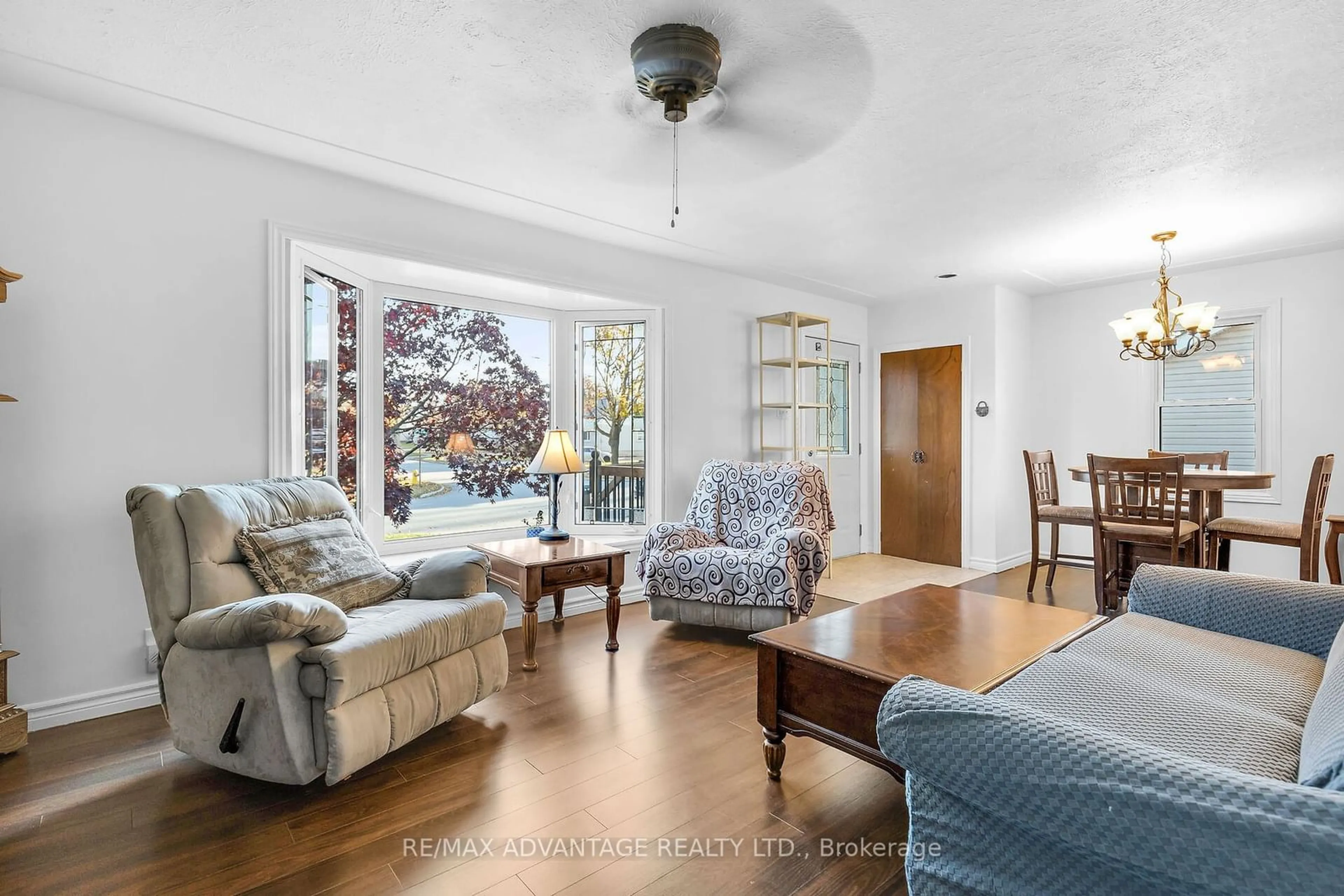 Living room, wood floors for 1824 Avalon St, London Ontario N5W 3G8