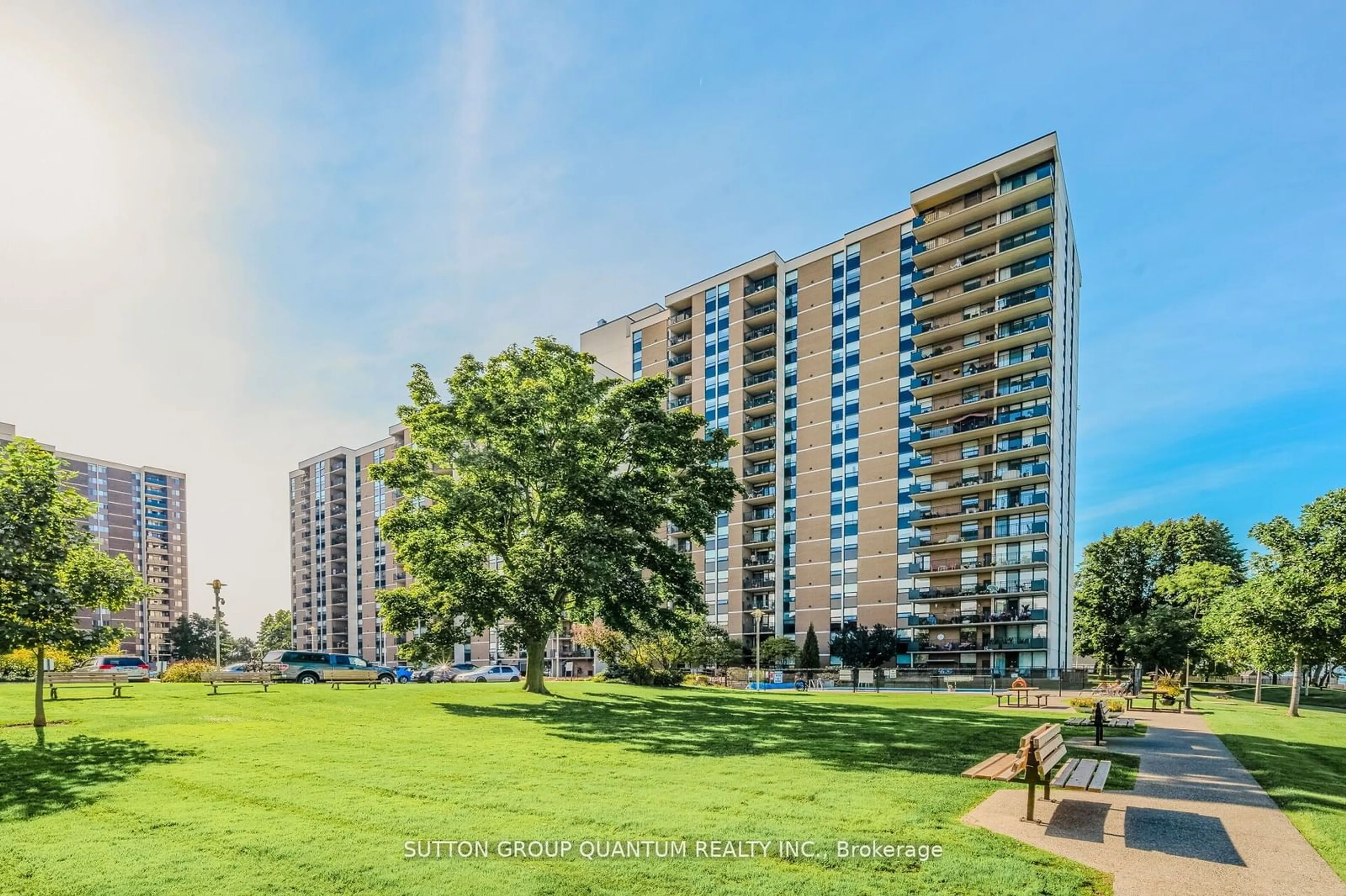 A pic from exterior of the house or condo, the front or back of building for 500 Green Rd #211, Hamilton Ontario L8E 3M6