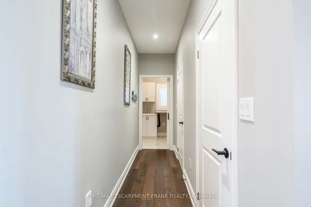 Additional property image - 8 CESAR Pl