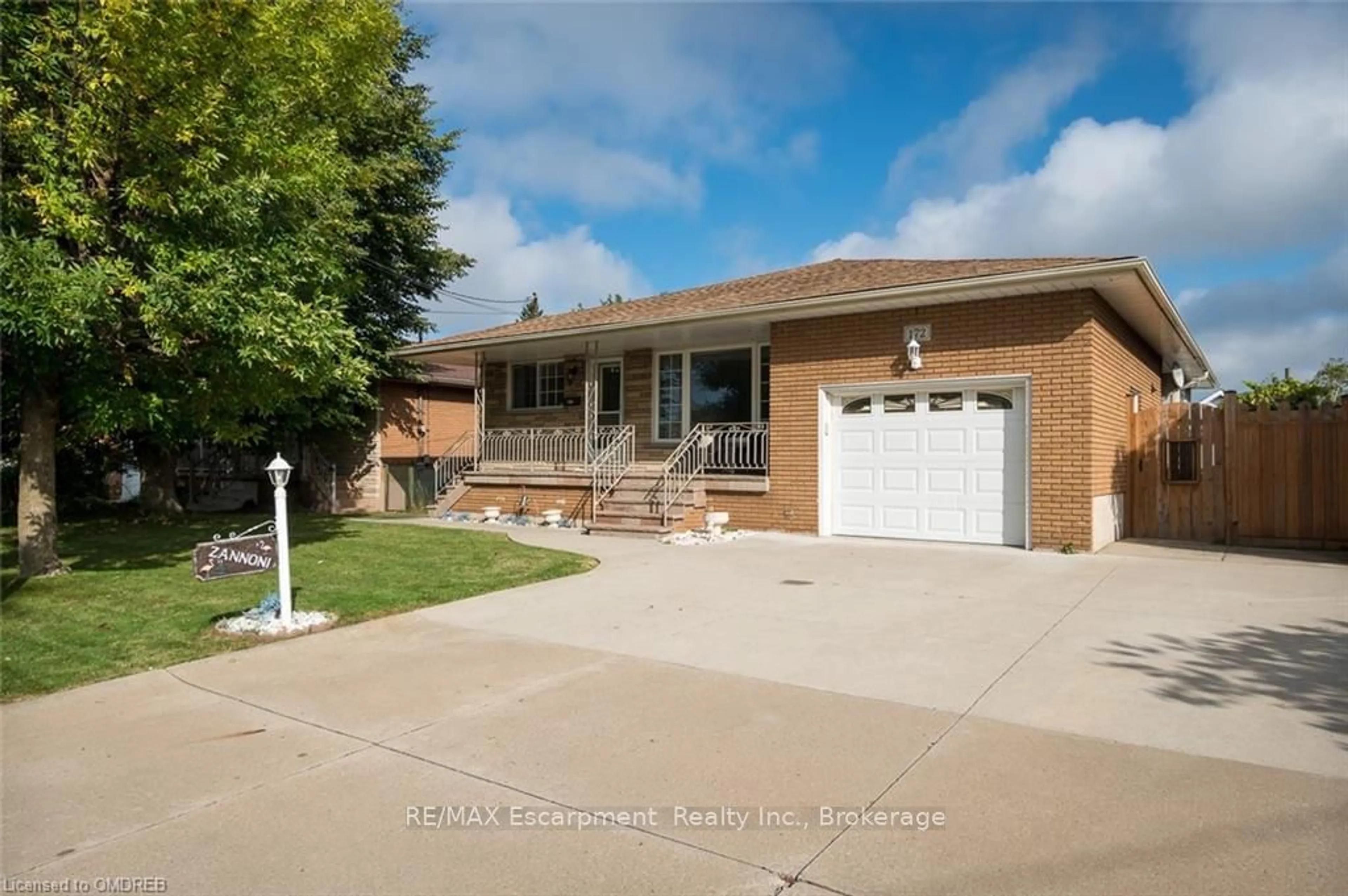 Frontside or backside of a home, the street view for 172 OAKLAND Dr, Hamilton Ontario L8E 1B6