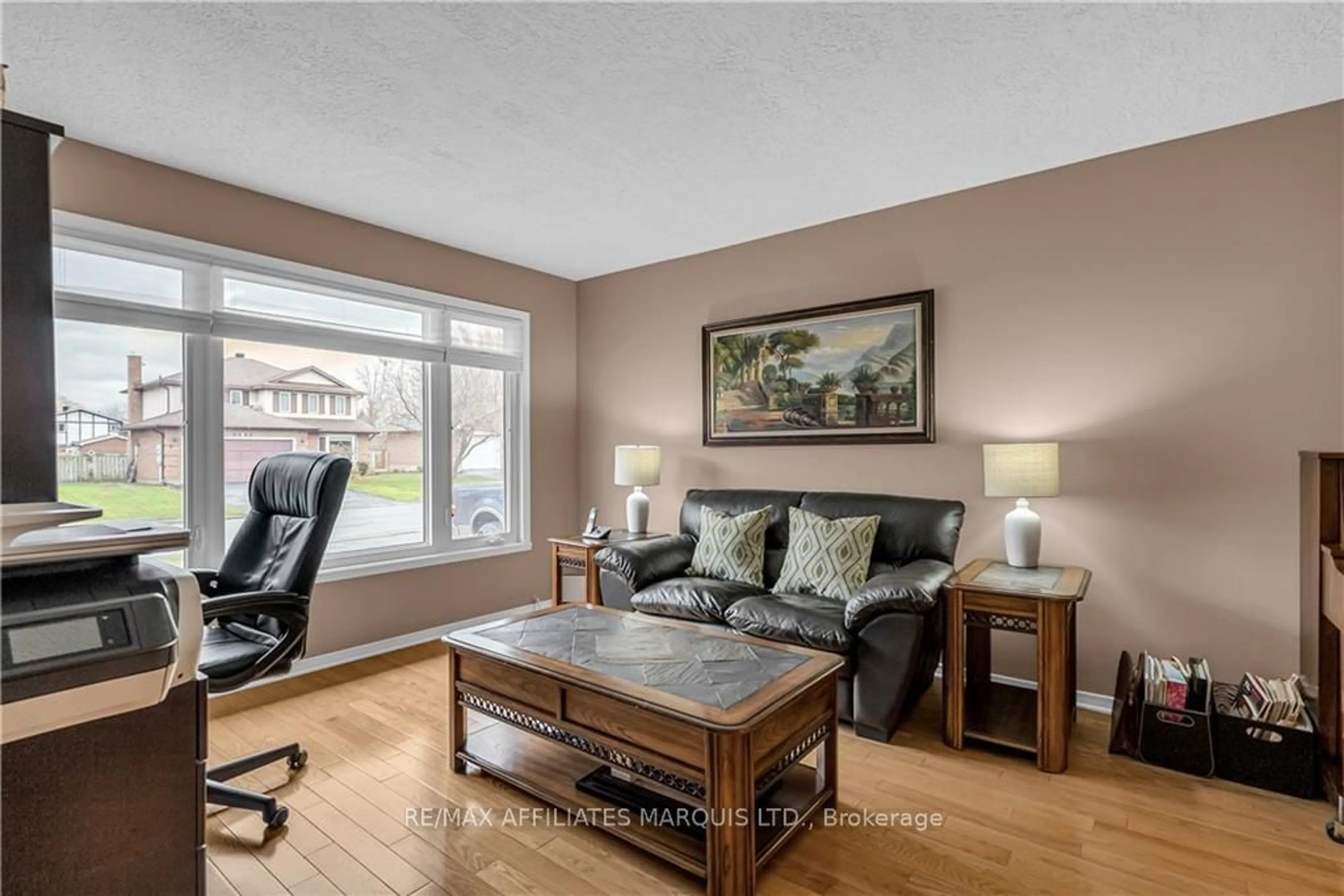 Living room, wood floors for 1402 HOLY CROSS Blvd, Cornwall Ontario K6H 6Z4