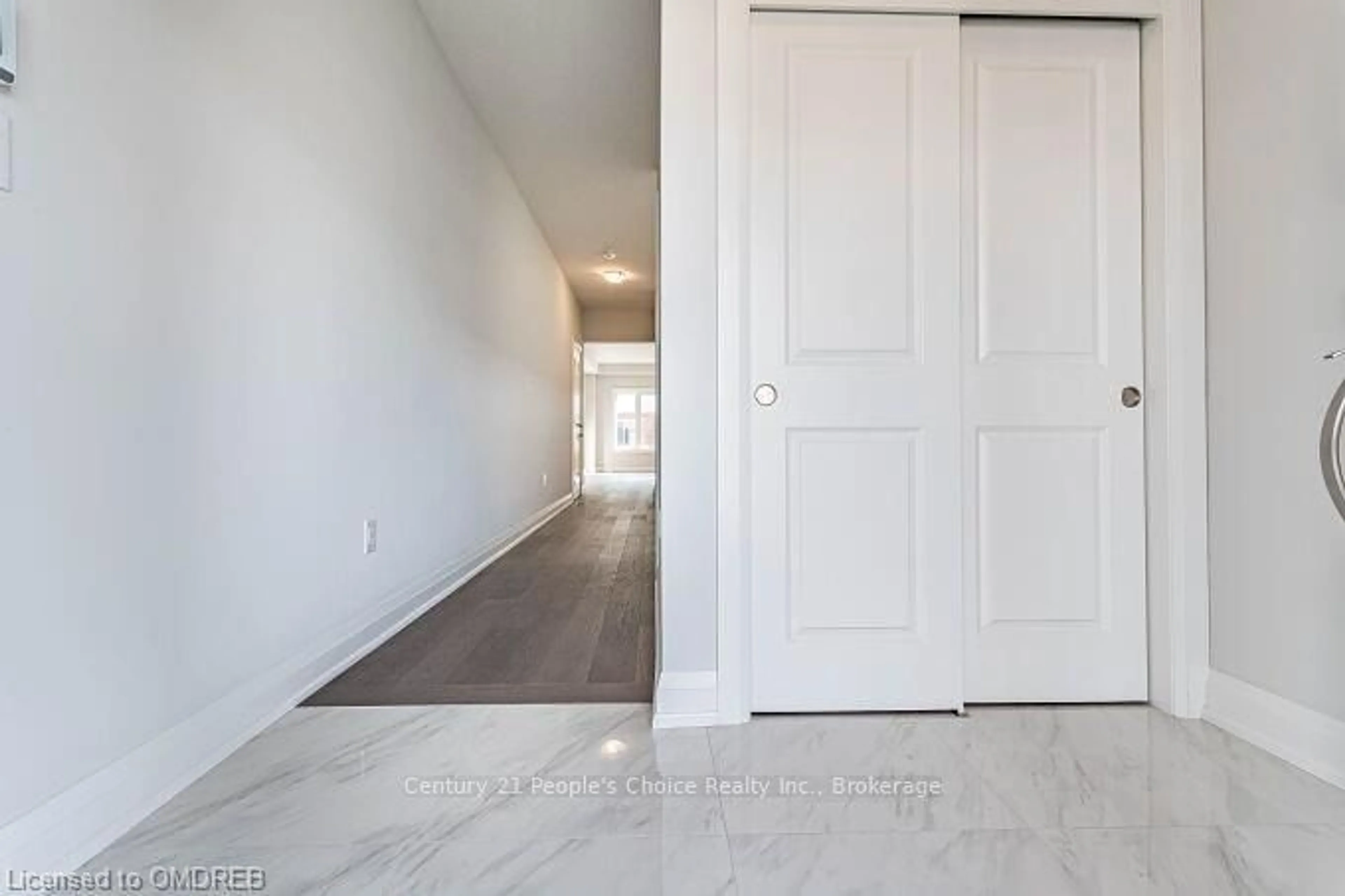 Indoor entryway, not visible floor for 100 BUR OAK Dr, Thorold Ontario L2V 0L8