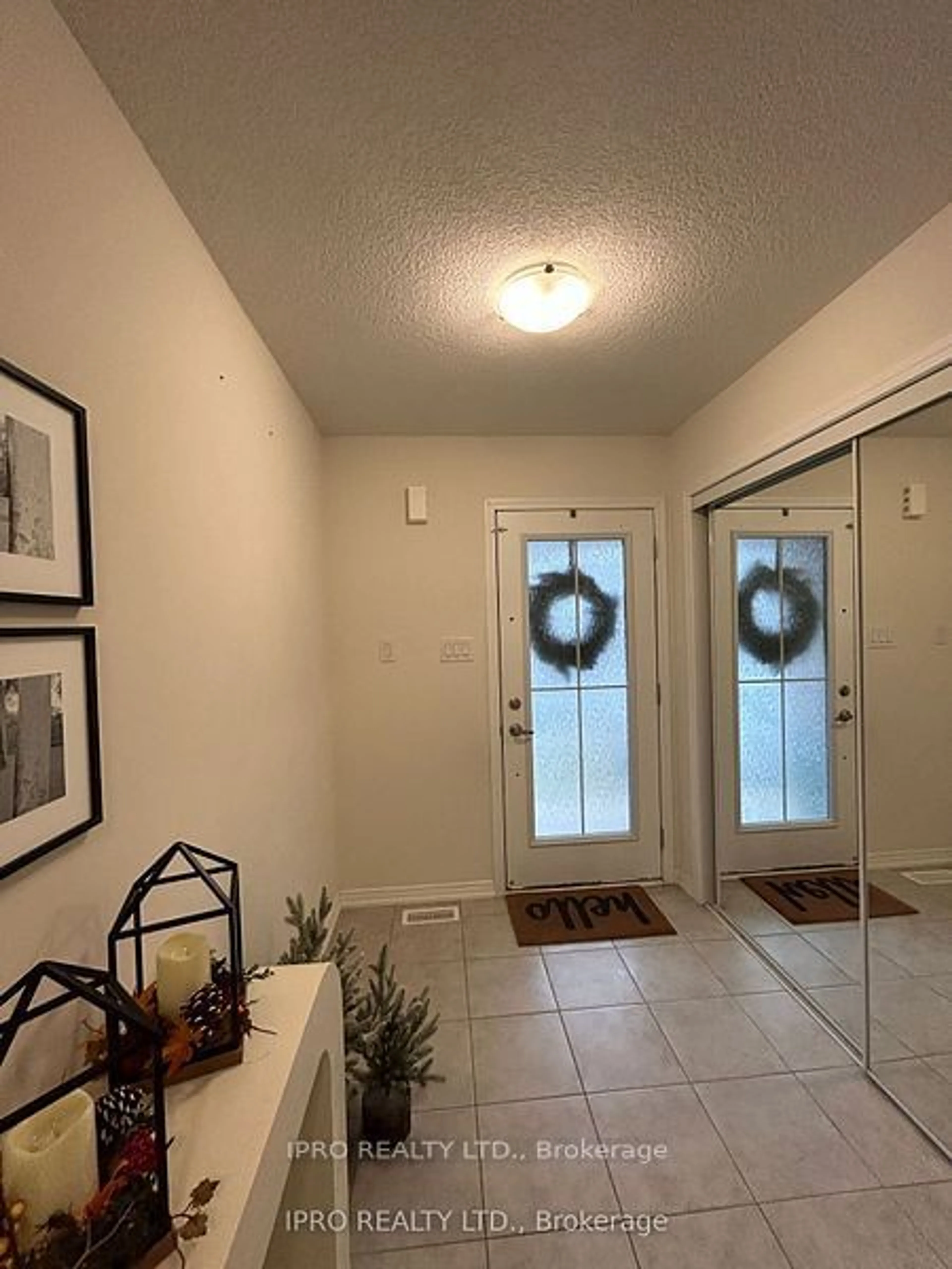 Indoor entryway, not visible floor for 122 Munro Circ, Brantford Ontario N3T 0R4