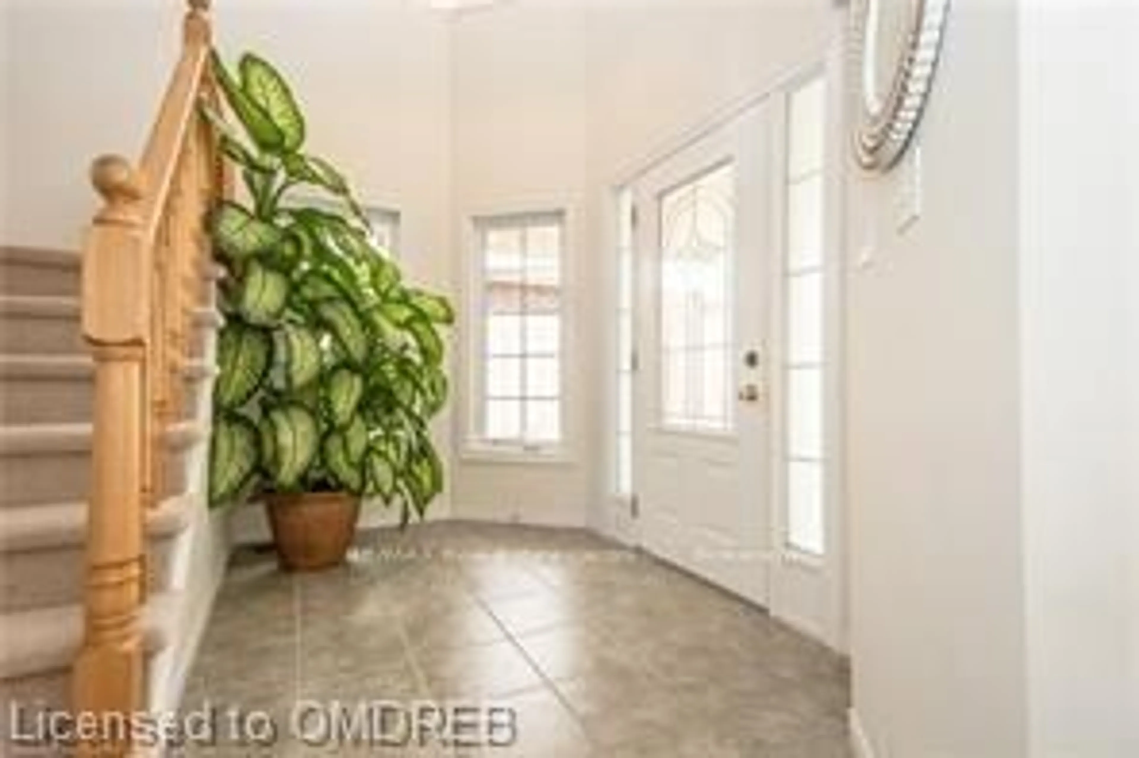 Indoor foyer, wood floors for 140 SEVERN Dr, Guelph Ontario N1E 7K6