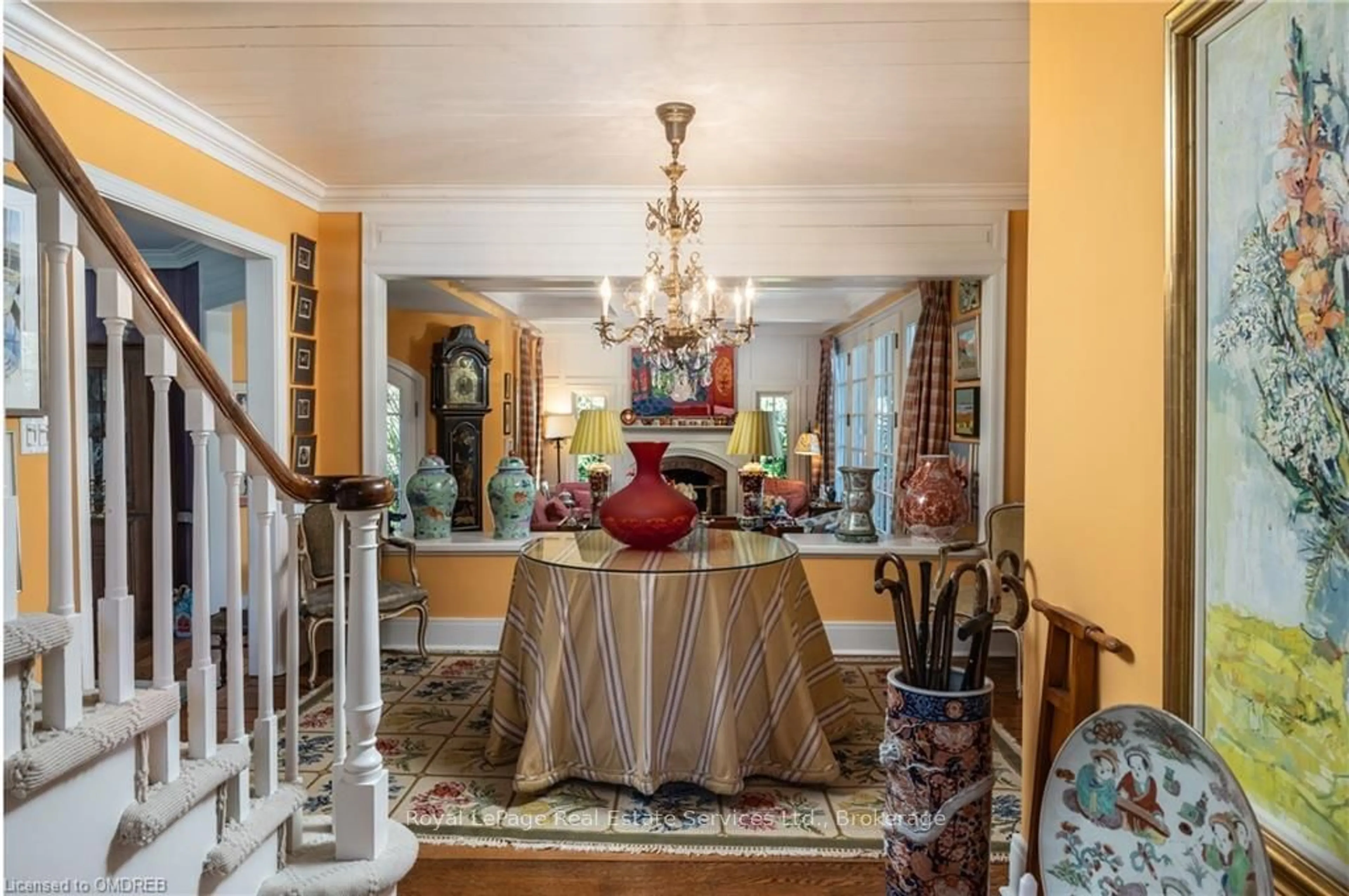 Indoor foyer, wood floors for 217 BUTLER St, Niagara-on-the-Lake Ontario L0S 1J0