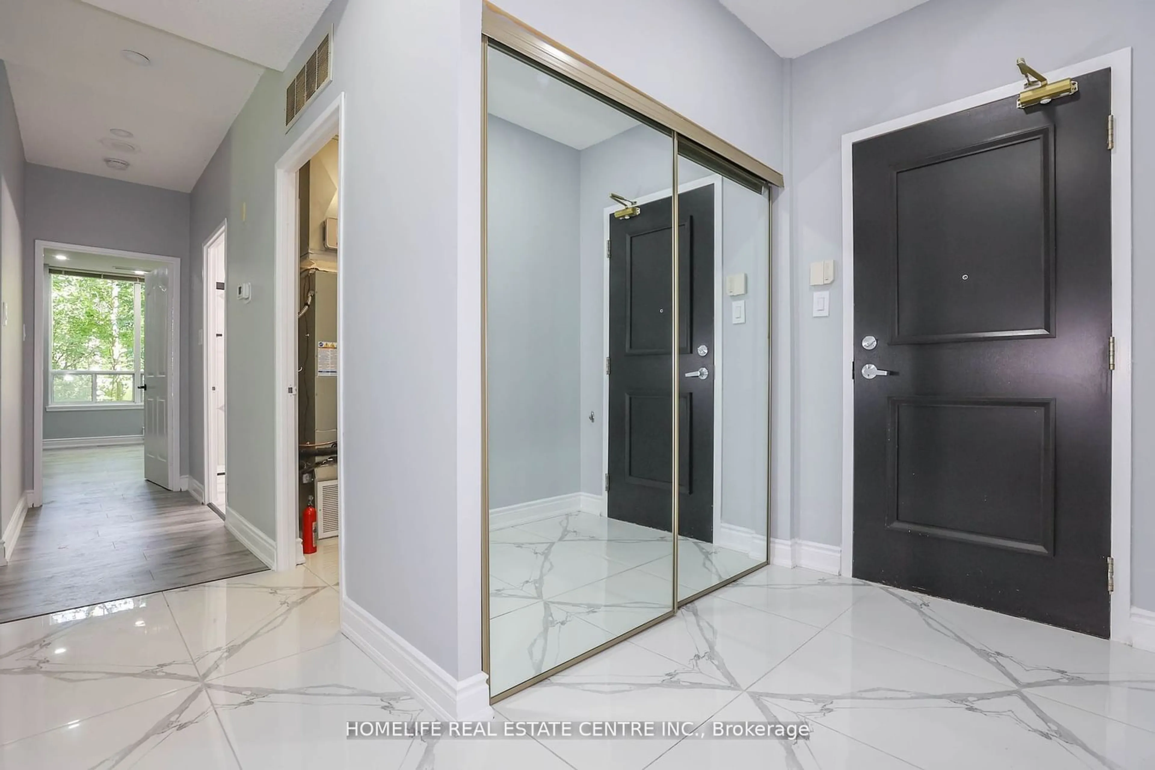 Indoor foyer, ceramic floors for 8111 Forest Glen Dr #117, Niagara Falls Ontario L2H 2Y7