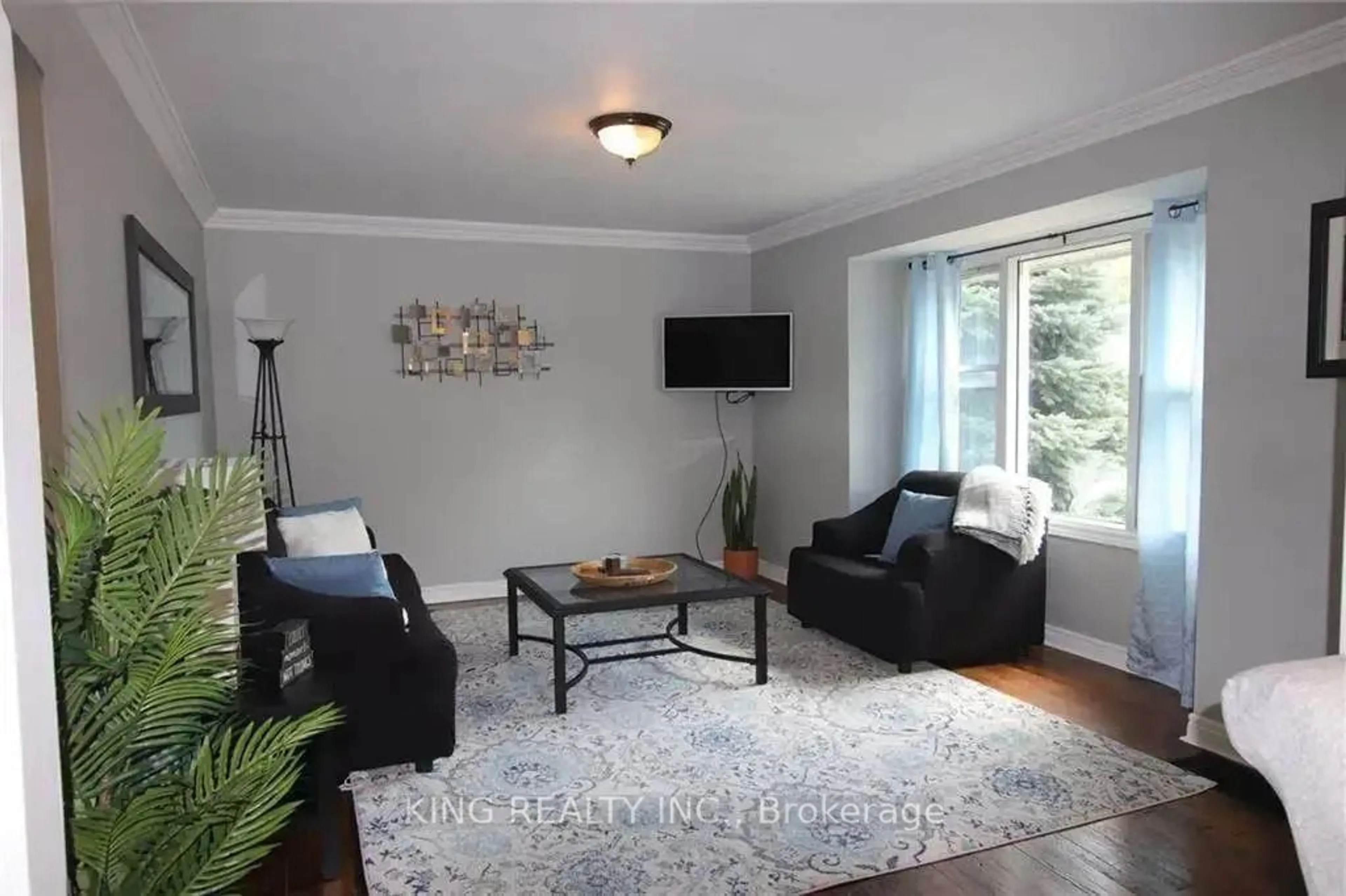 Living room, wood floors for 206 Rhine Ave, London Ontario N5Y 1C6