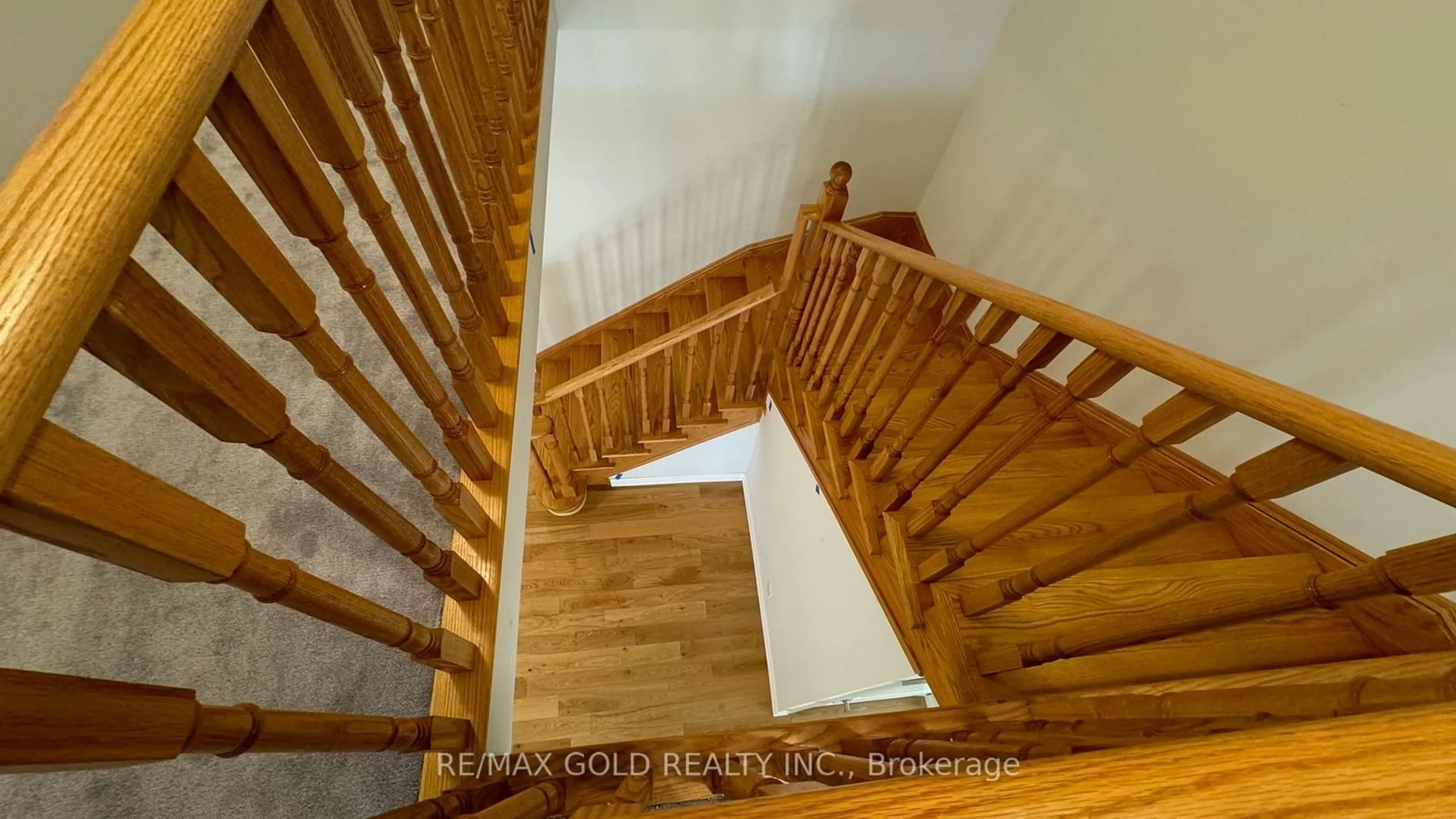 Stairs for 109 Palace St, Thorold Ontario L2V 0M9