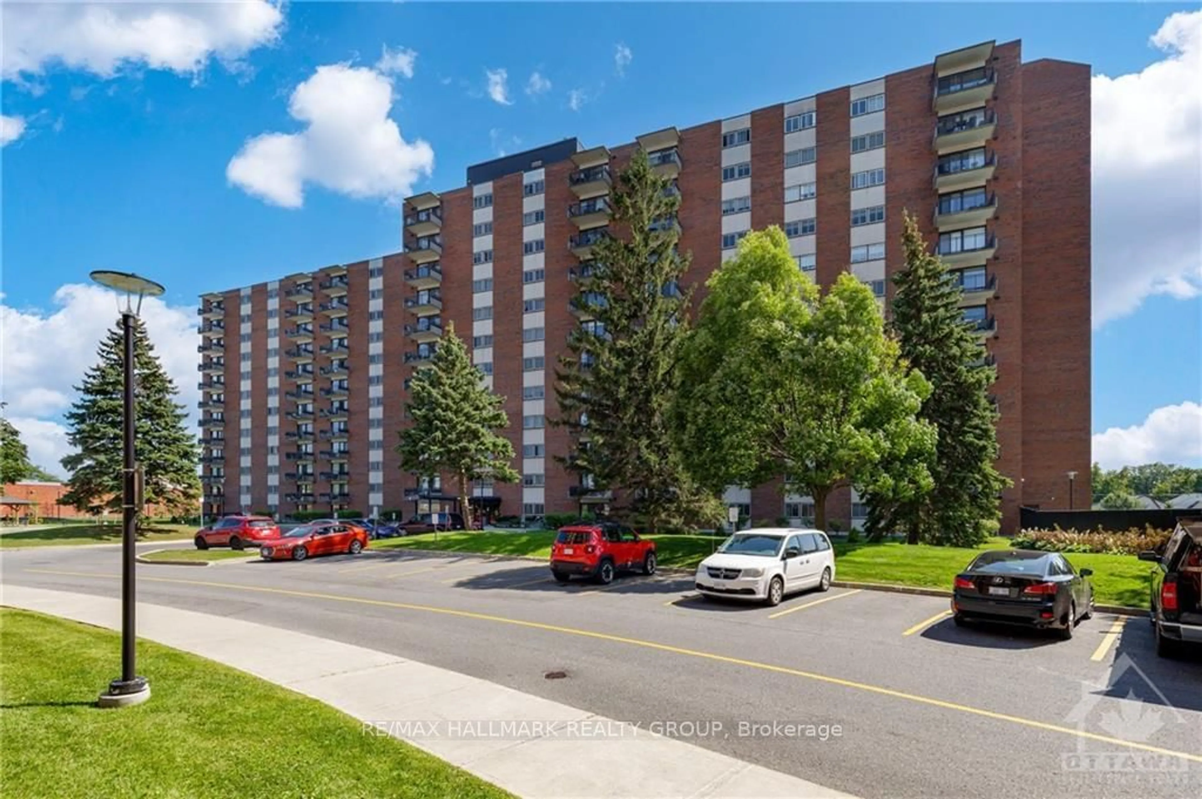 A pic from exterior of the house or condo, the front or back of building for 1465 BASELINE Rd #108, Belair Park - Copeland Park and Area Ontario K2C 3L9