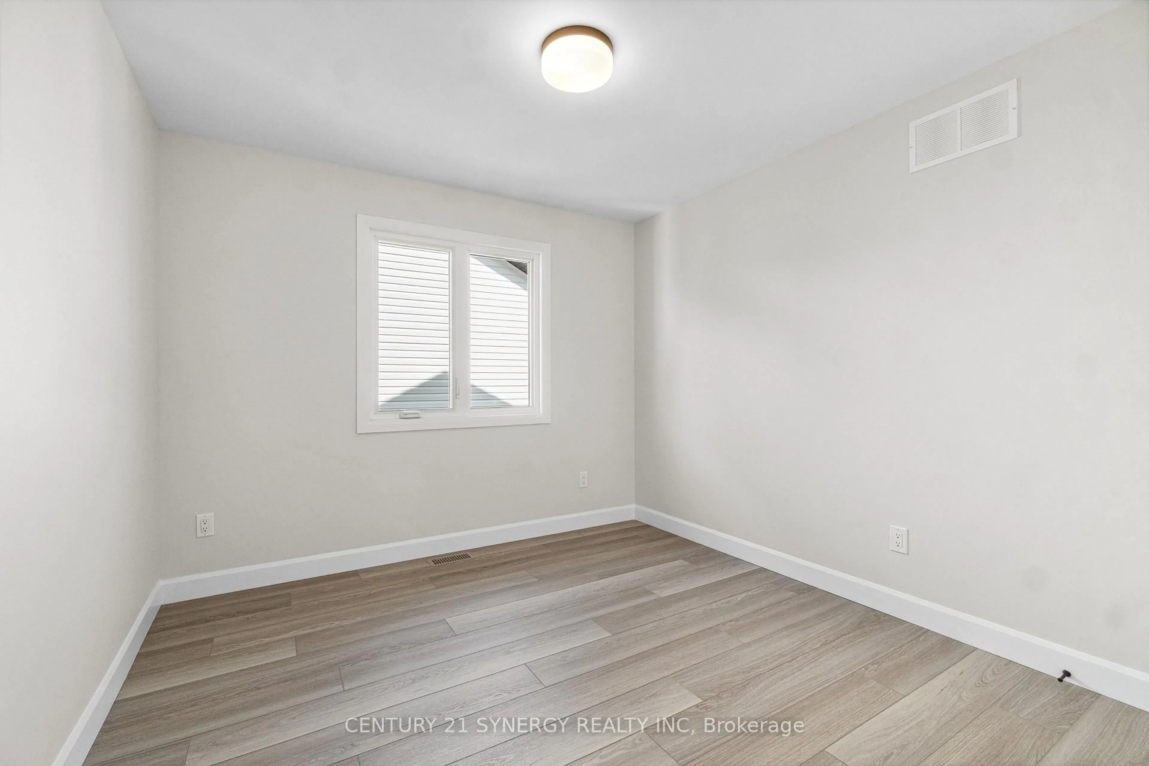 A pic of a room for 40 HELEN St, North Stormont Ontario K0A 1R0