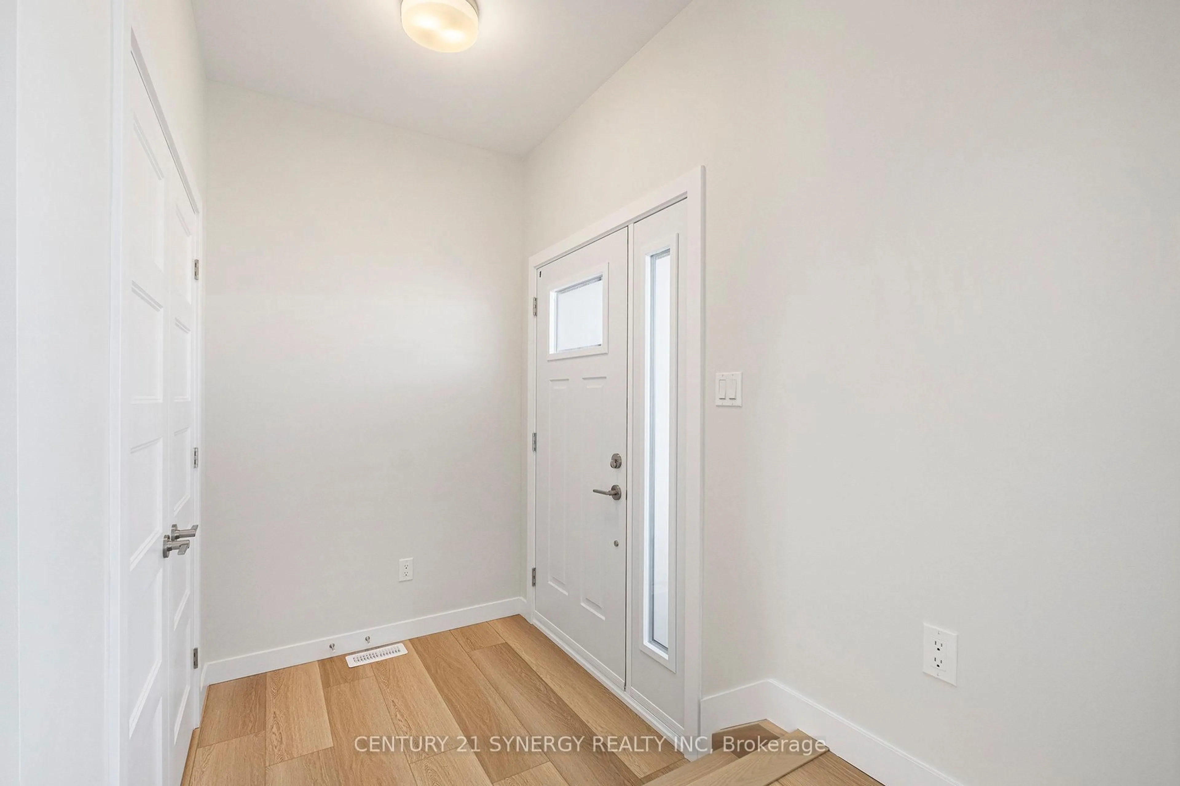 Indoor entryway for 88 HELEN St, North Stormont Ontario K0A 1R0