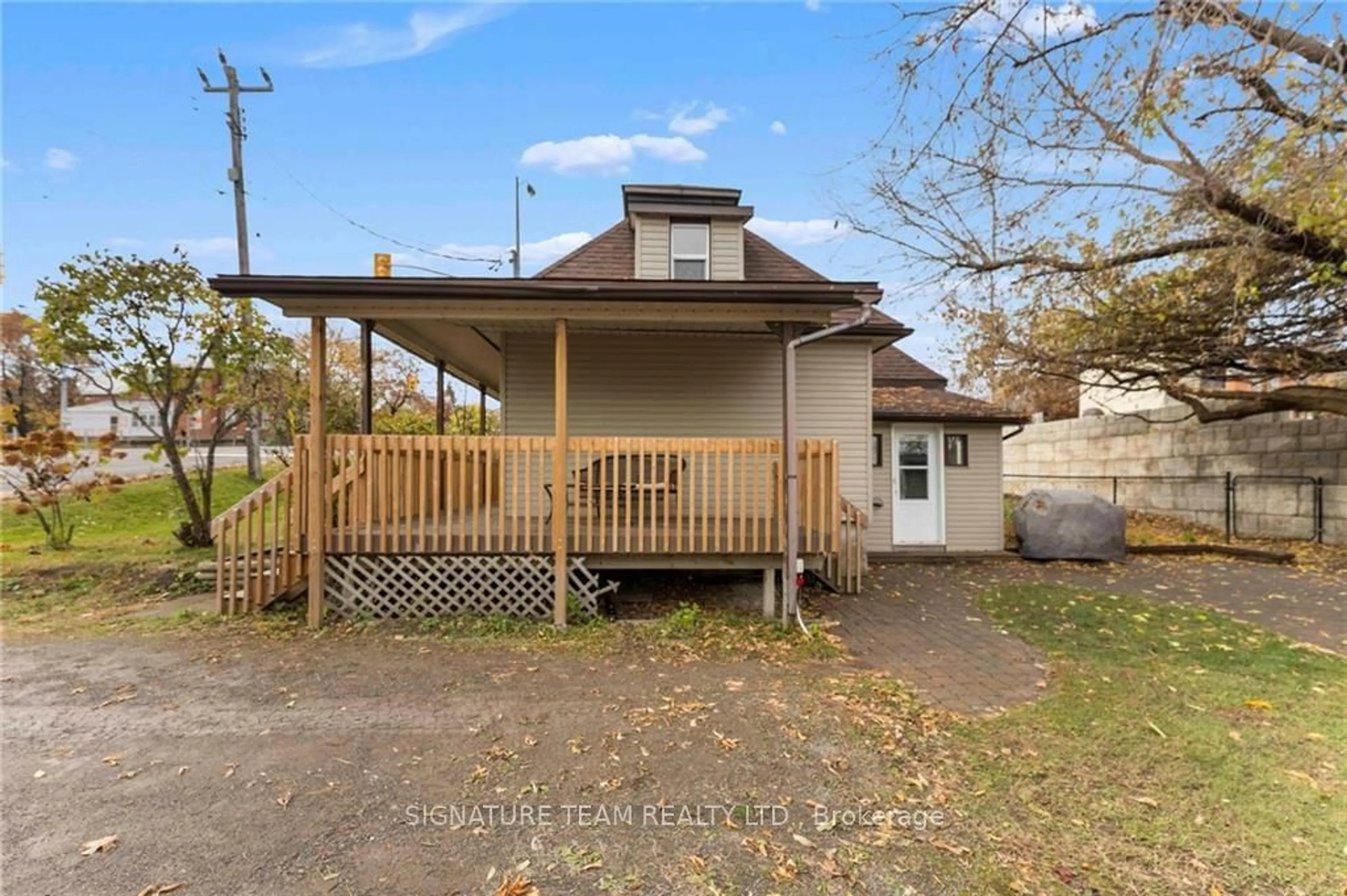 Frontside or backside of a home, cottage for 8 MAIN St, Whitewater Region Ontario K0J 1K0