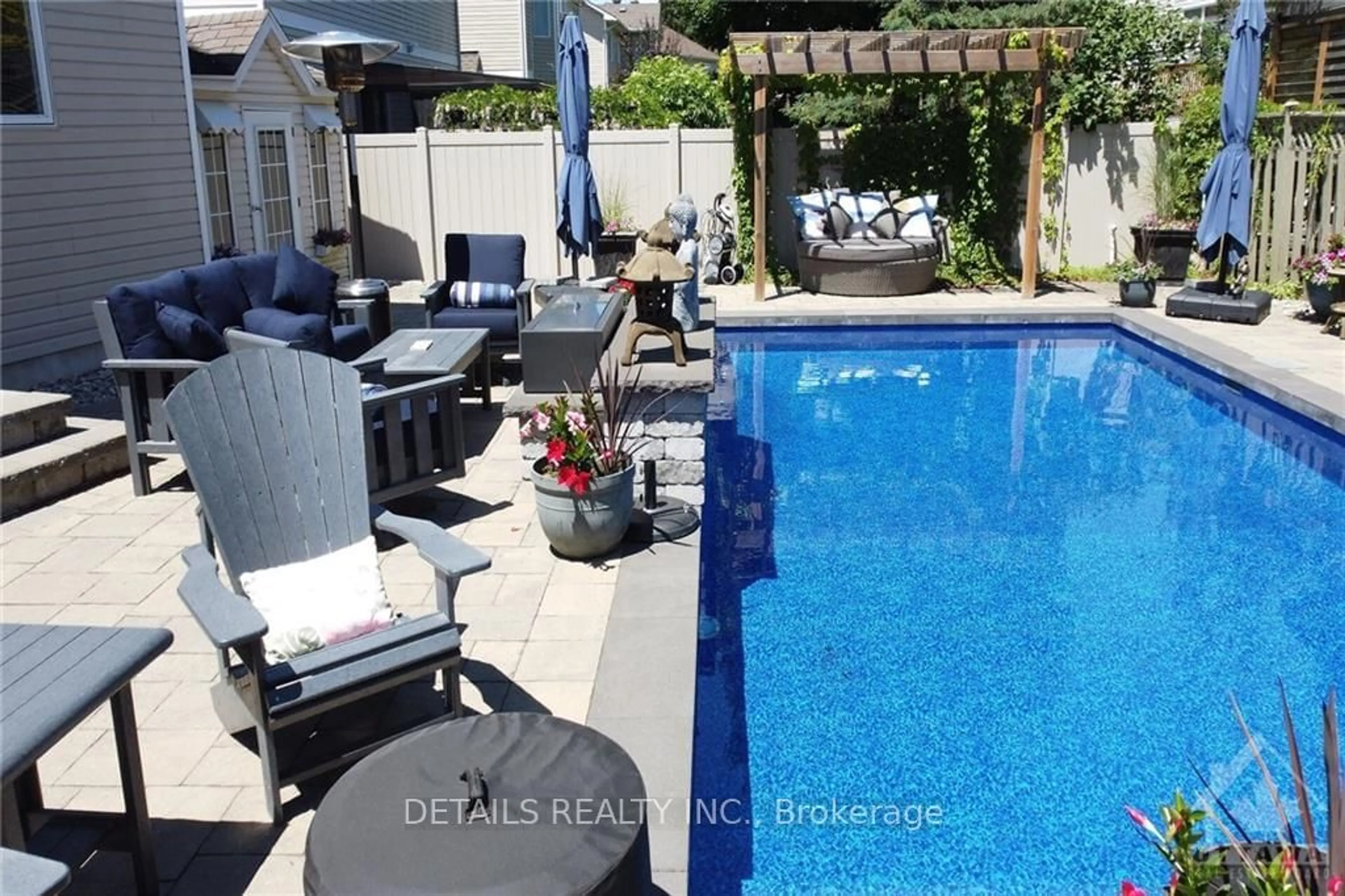 Indoor or outdoor pool for 4 PELEE St, Kanata Ontario K2M 2R4