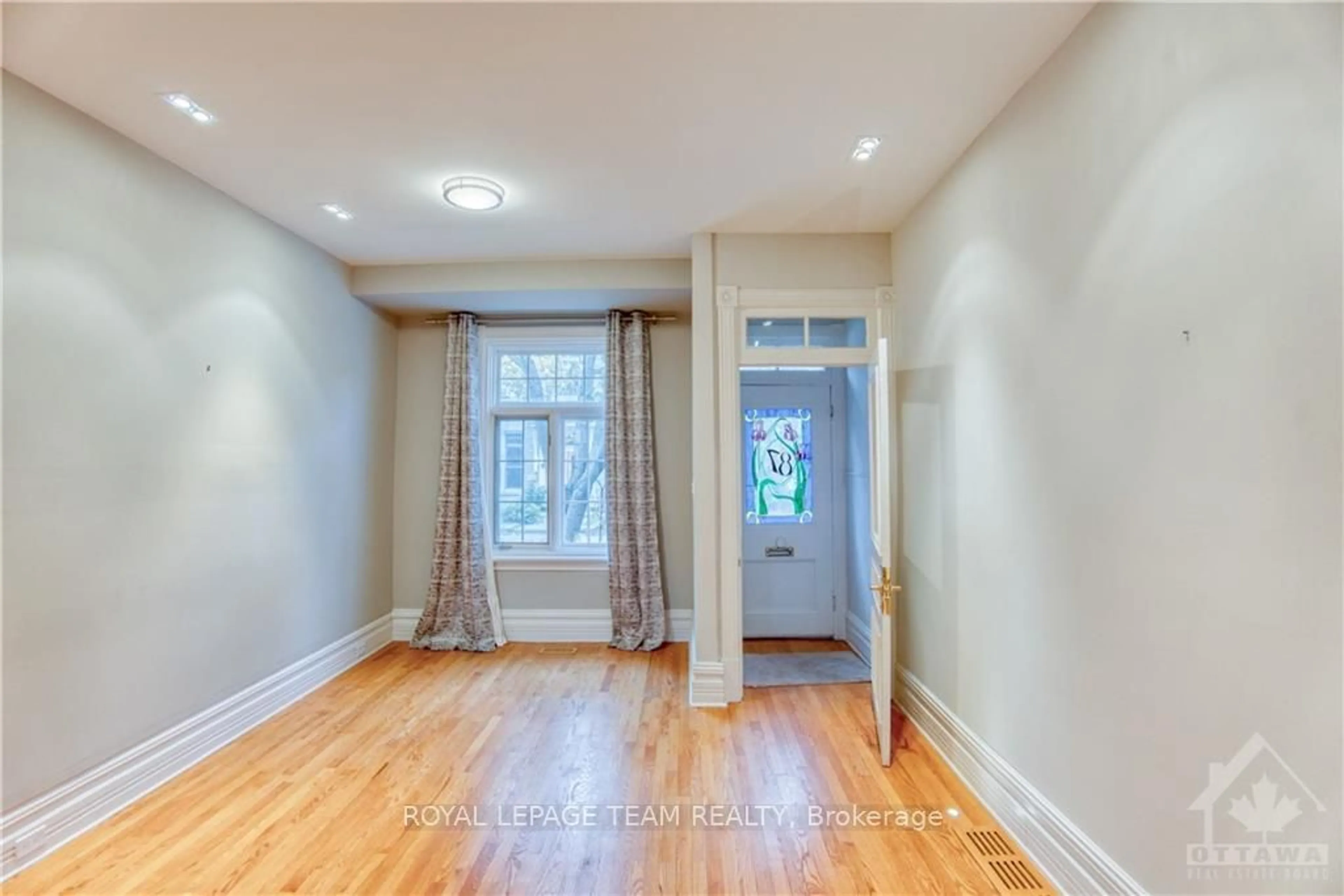 Indoor entryway, wood floors for 87 GUIGUES Ave, Lower Town - Sandy Hill Ontario K1N 5H8