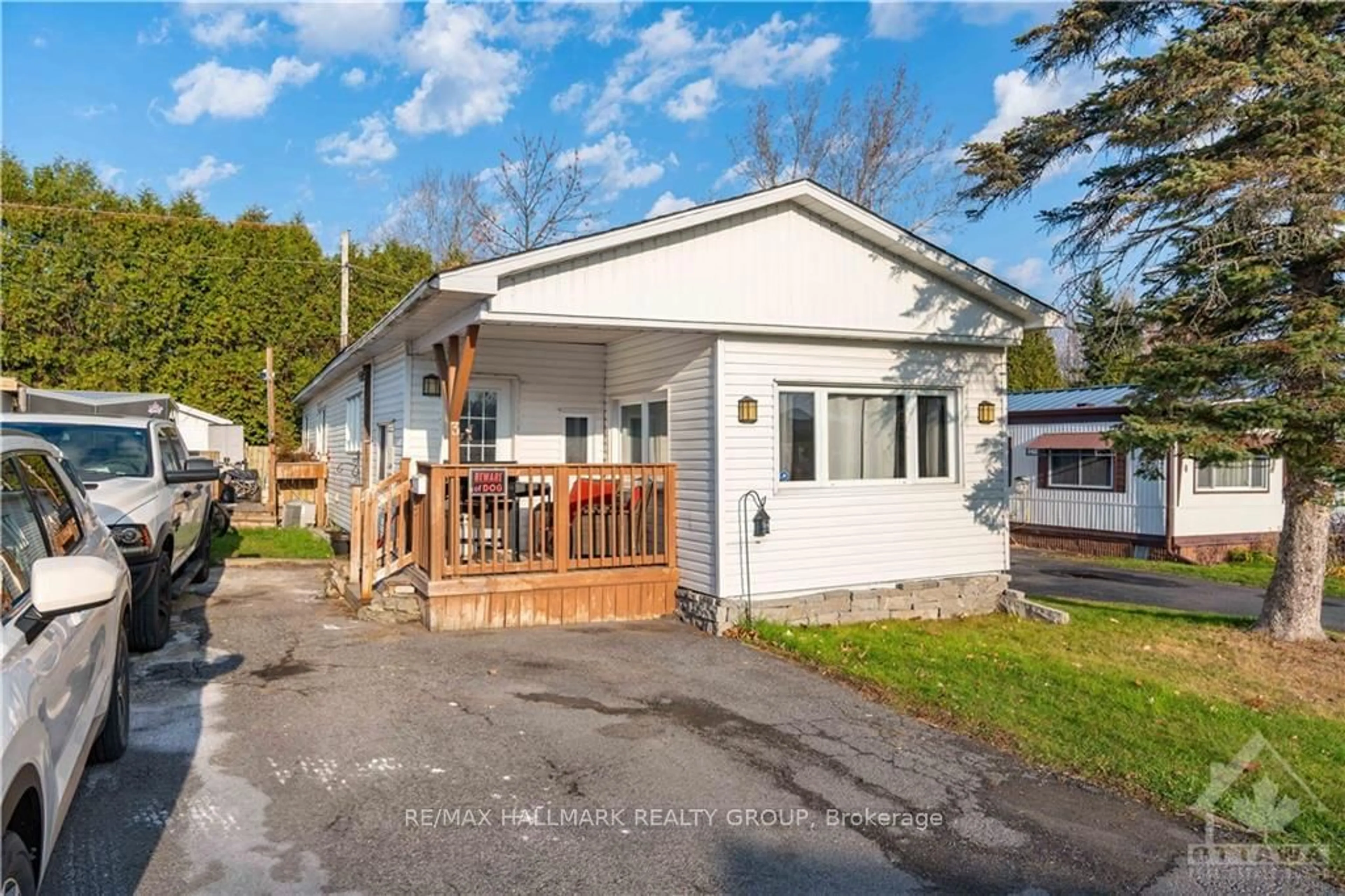 A pic from exterior of the house or condo, cottage for 307 FRONT Rd #3, Champlain Ontario K6A 2T1