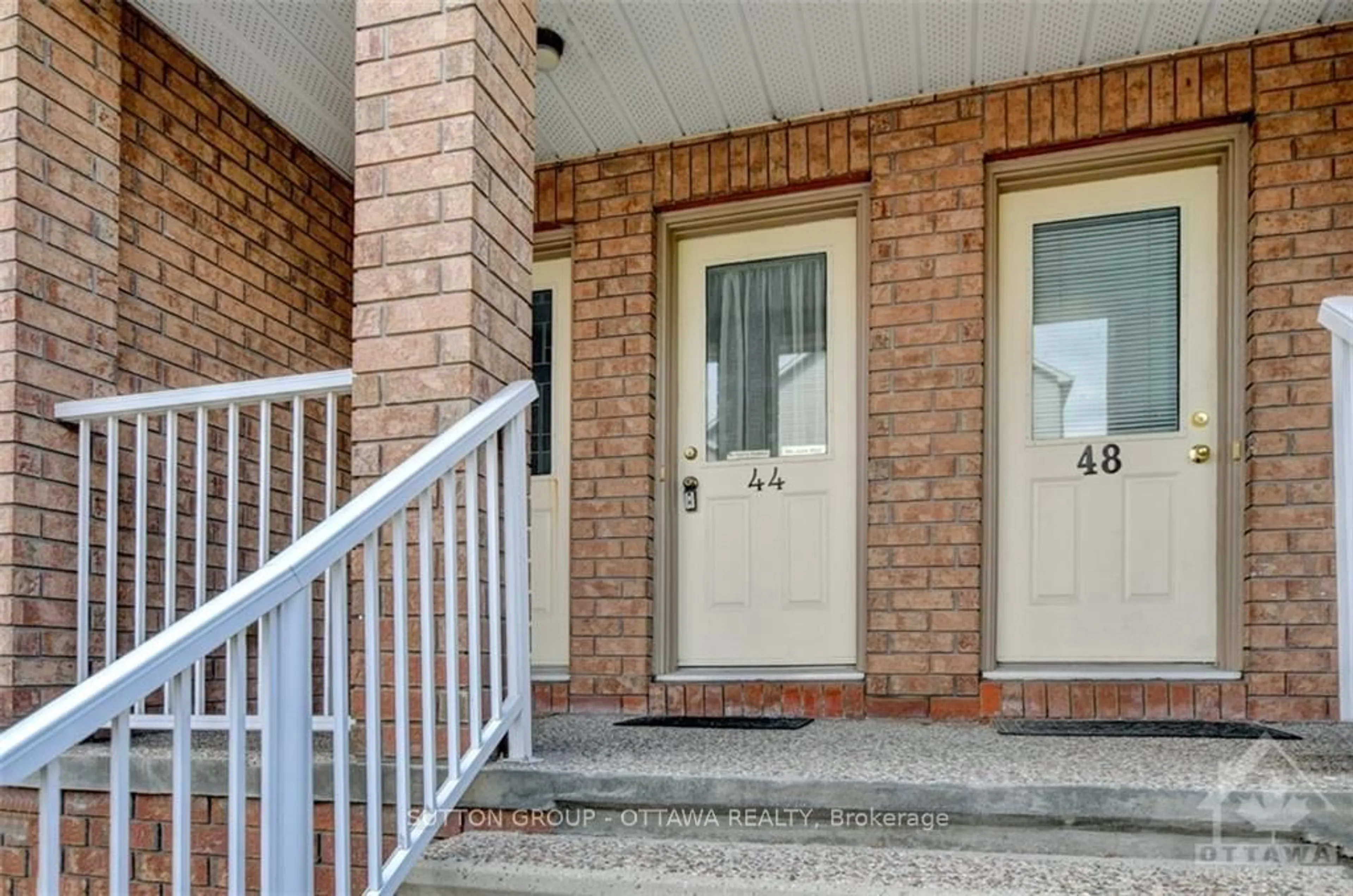 Indoor entryway, wood floors for 44 BRISTON, Hunt Club - South Keys and Area Ontario K1G 5P5