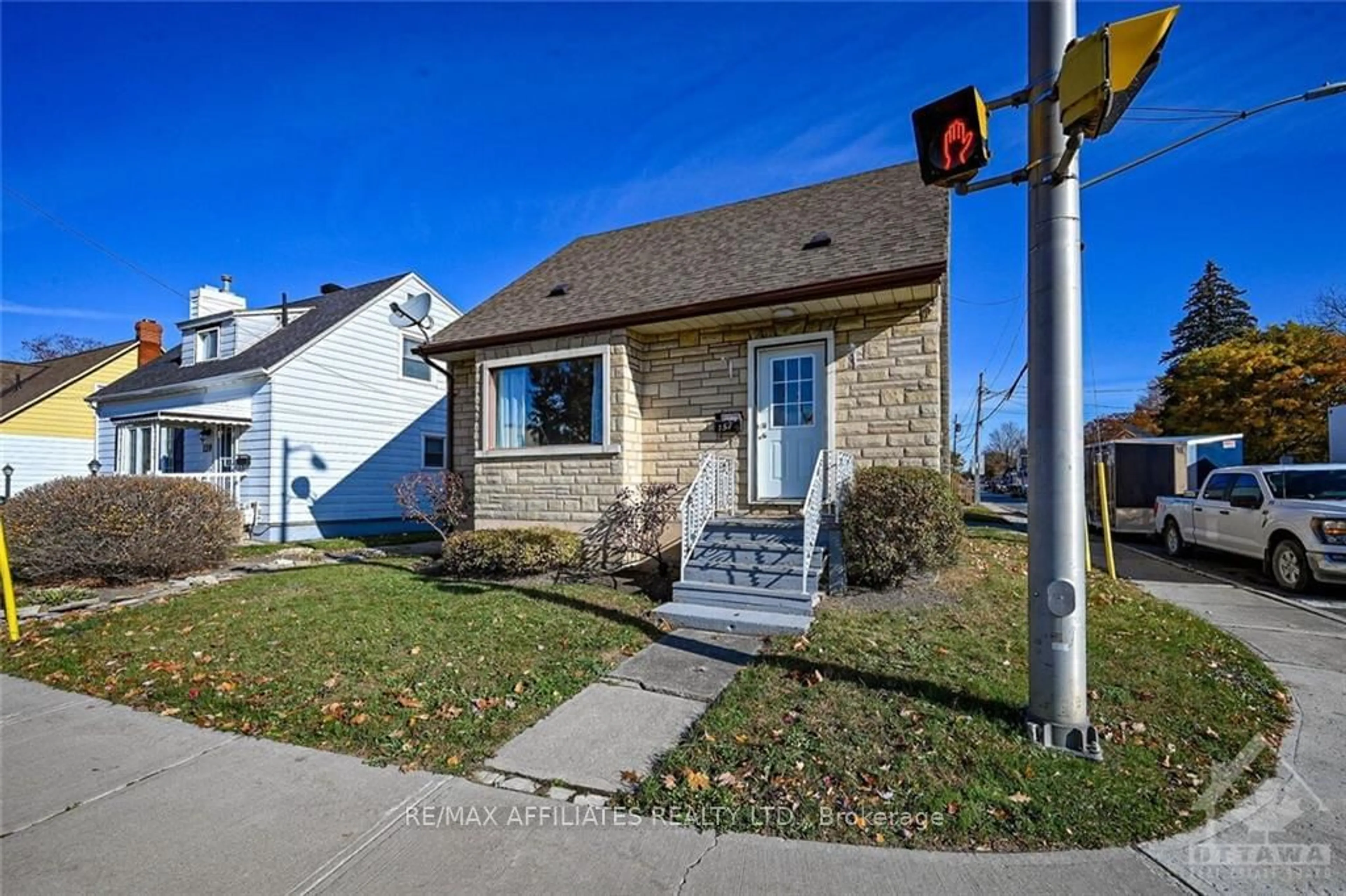 Frontside or backside of a home, the street view for 157 ELMSLEY St, Smiths Falls Ontario K7A 2H8