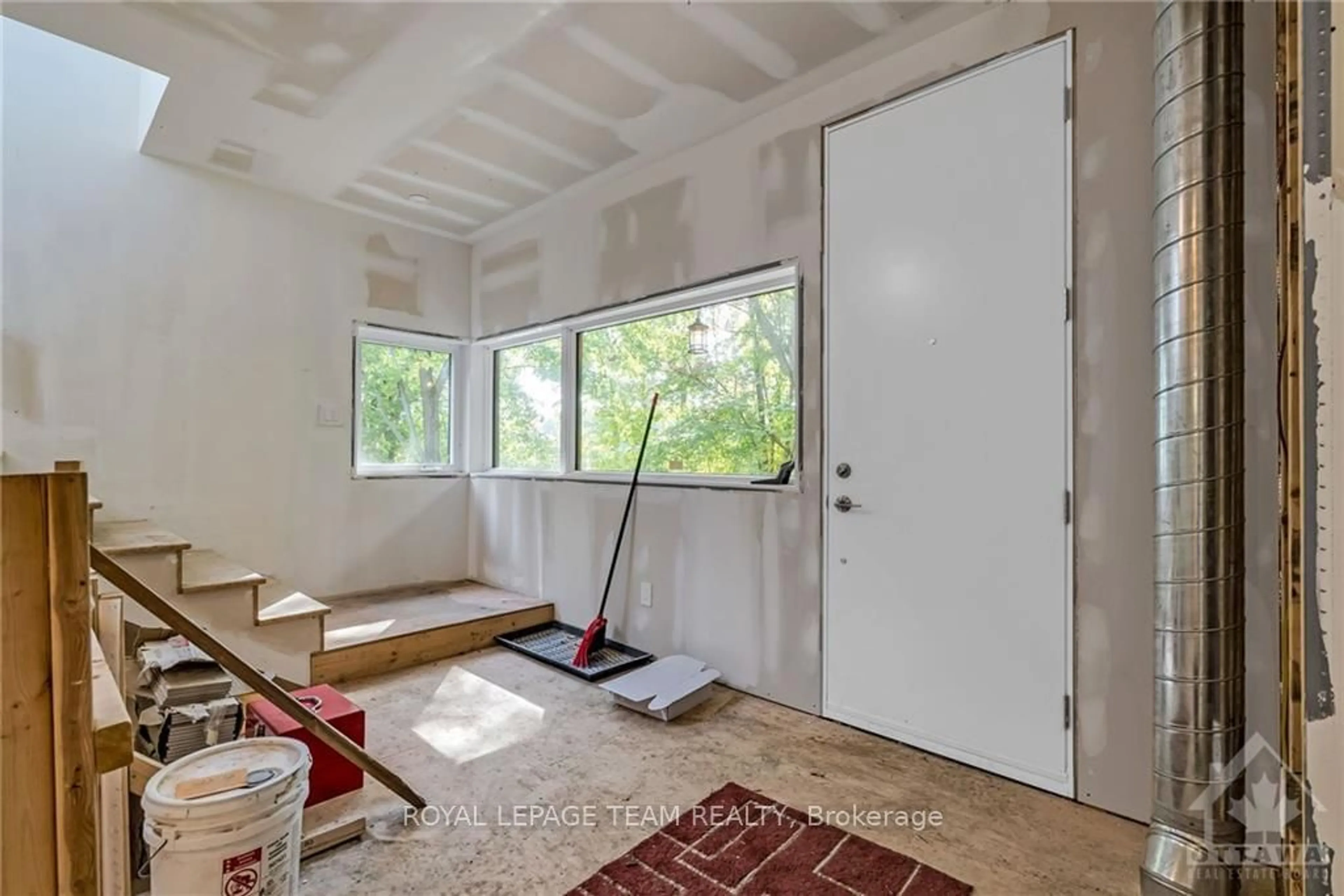 Indoor entryway, wood floors for 4397 BILLY Lane, South Dundas Ontario K0C 2H0