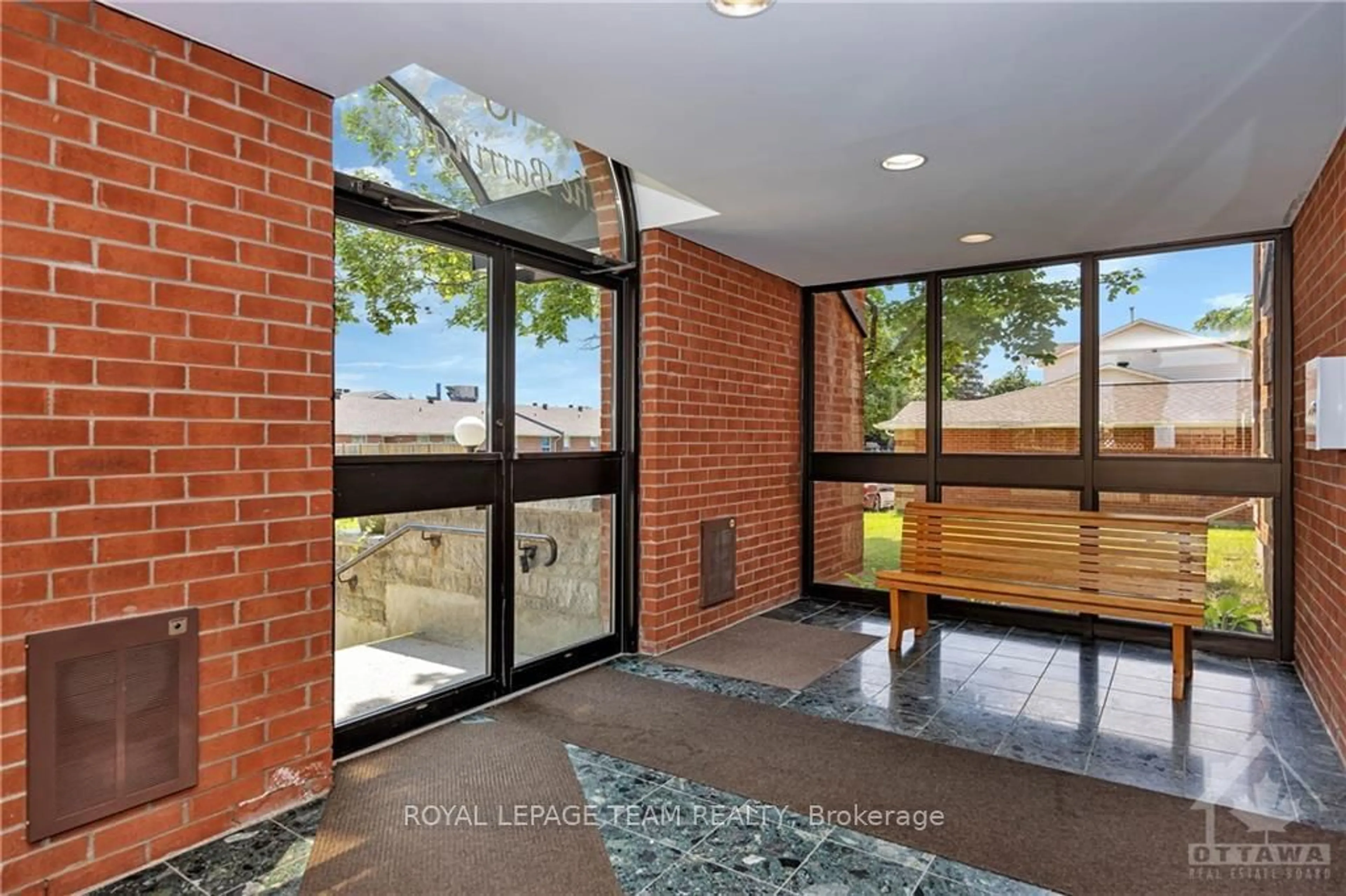 Indoor foyer, ceramic floors for 10 ARMSTRONG Dr #306, Smiths Falls Ontario K7A 5H8