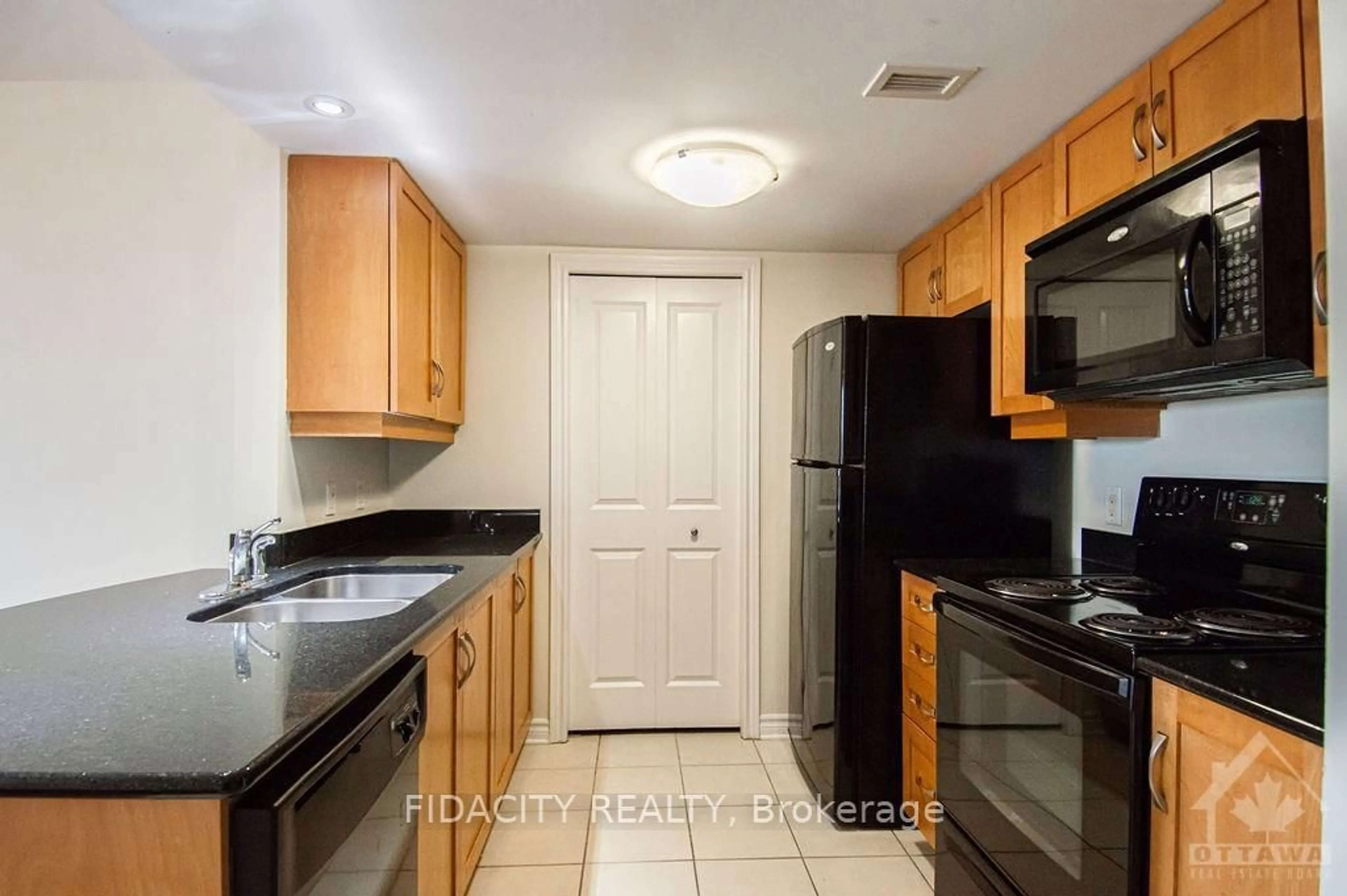 Standard kitchen for 314 CENTRAL PARK Dr #702, Carlington - Central Park Ontario K2C 4G4