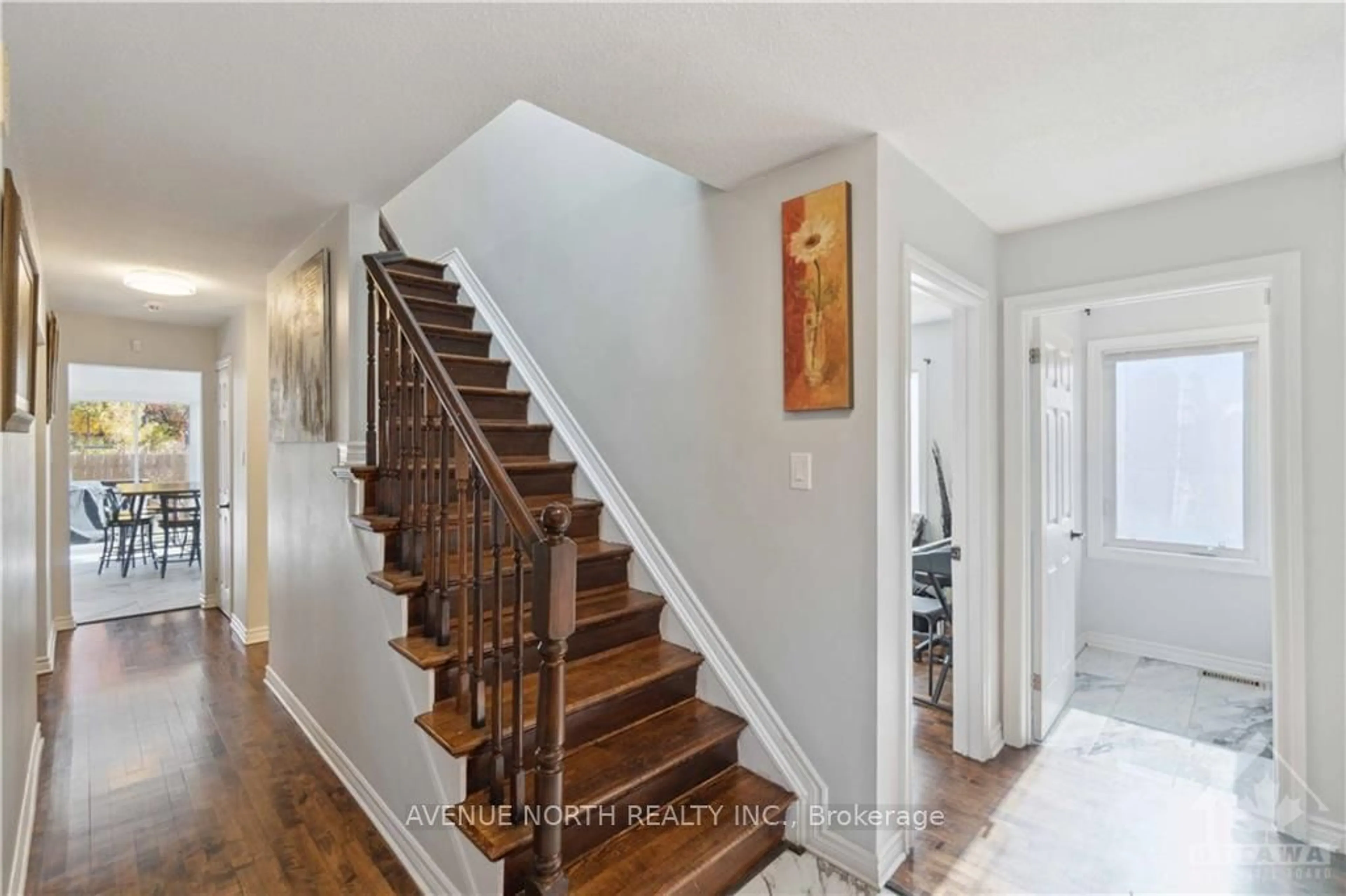 Indoor entryway, wood floors for 1433 LAURIN Cres, Orleans - Cumberland and Area Ontario K1E 3H2