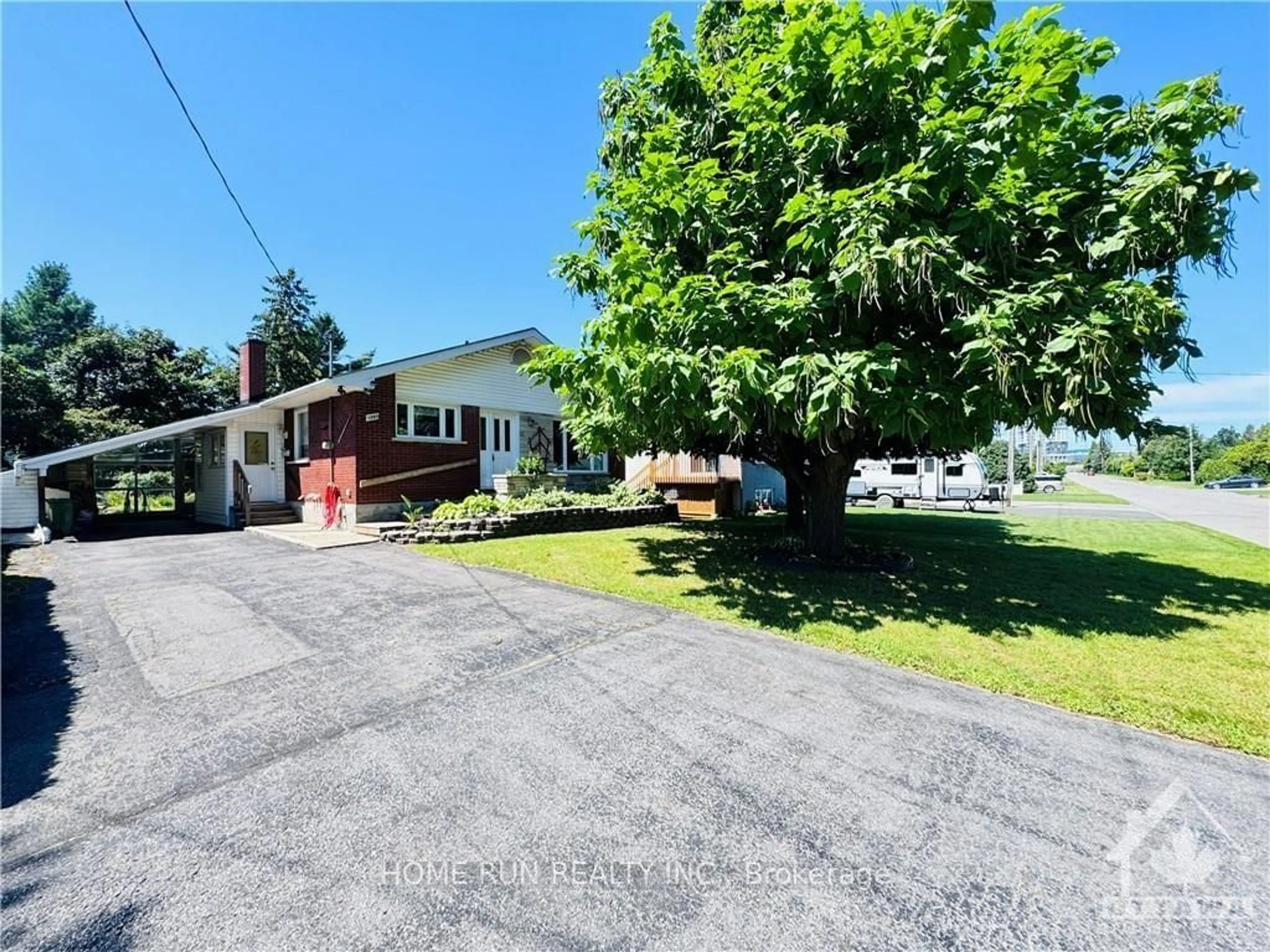 Frontside or backside of a home, cottage for 1392 AURELE St, Cyrville - Carson Grove - Pineview Ontario K1B 3L3