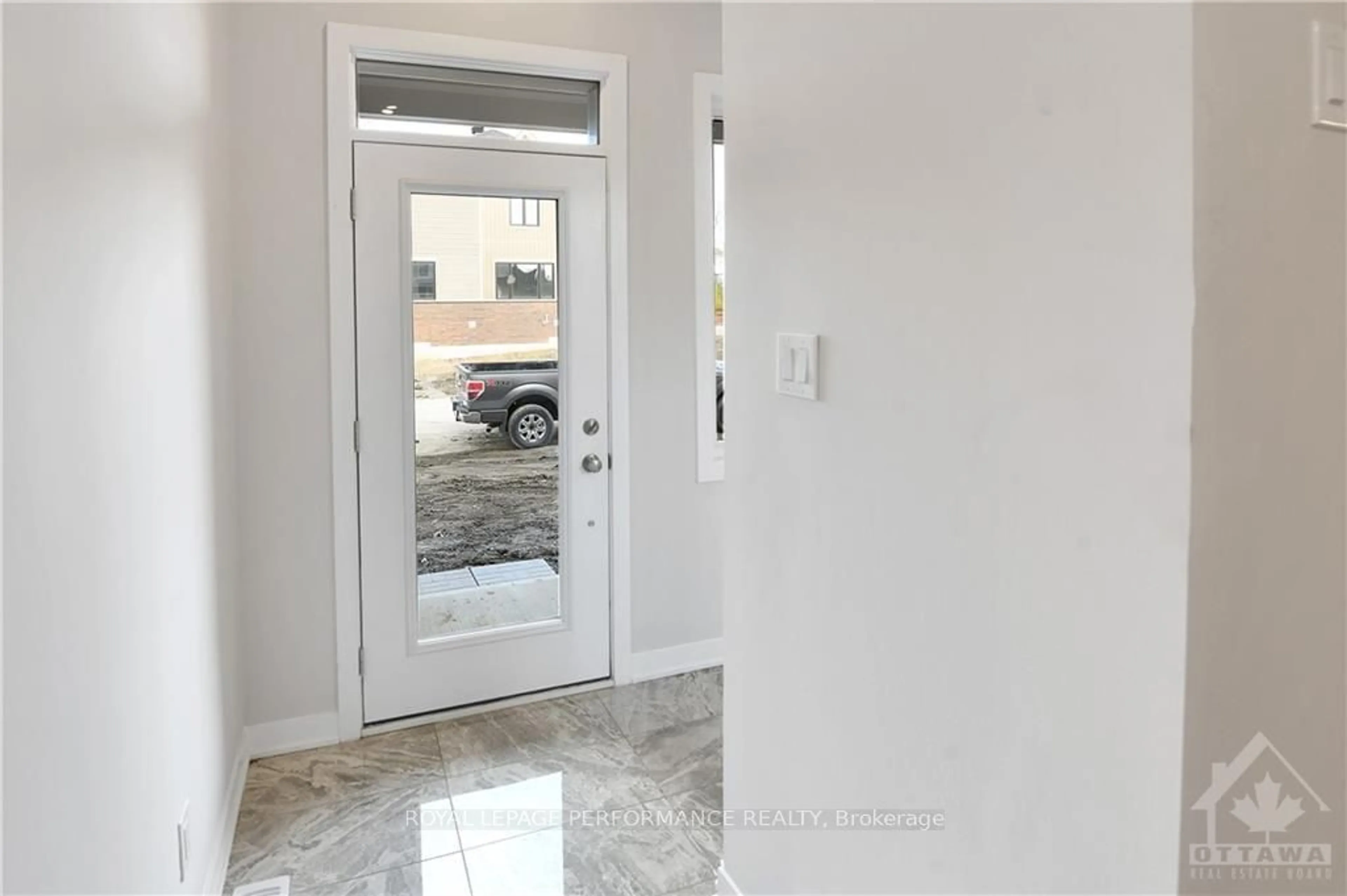 Indoor entryway, ceramic floors for 116 PIZZICATO St, Orleans - Convent Glen and Area Ontario K1W 0S2