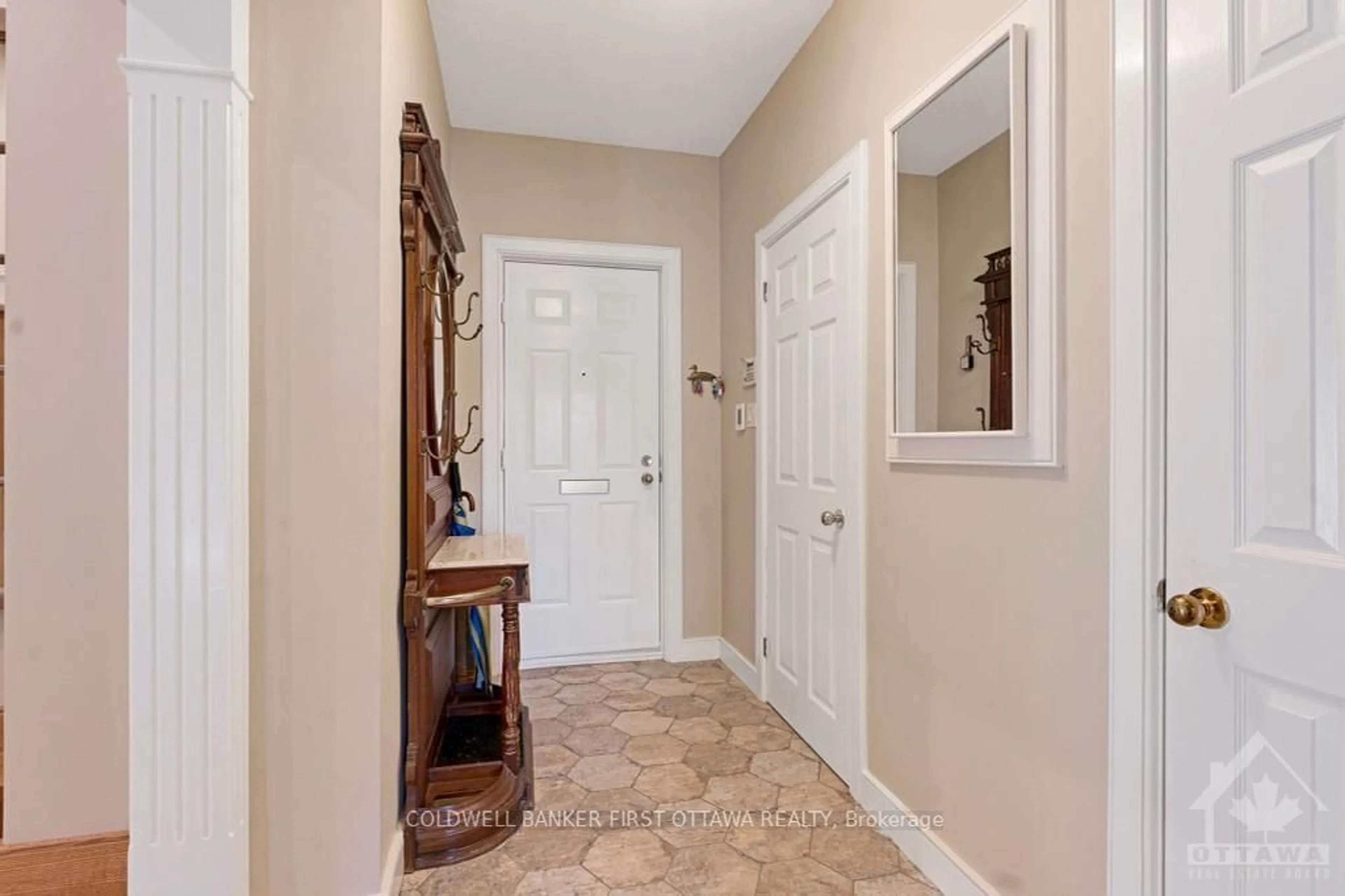 Indoor entryway, wood floors for 5B LEWIS St, Perth Ontario K7H 1M6