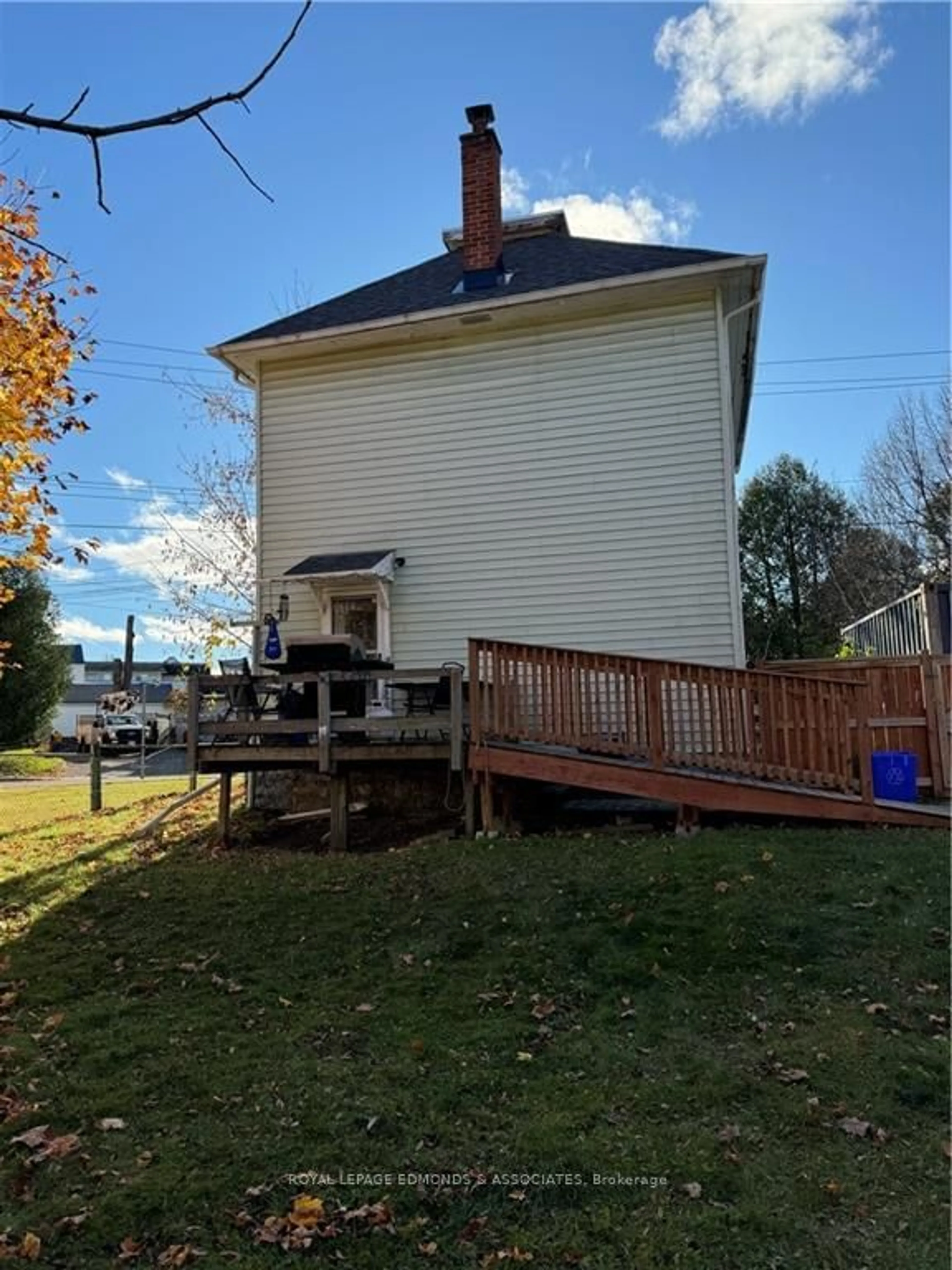 Frontside or backside of a home, cottage for 613 MARY St, Pembroke Ontario K8A 5X4