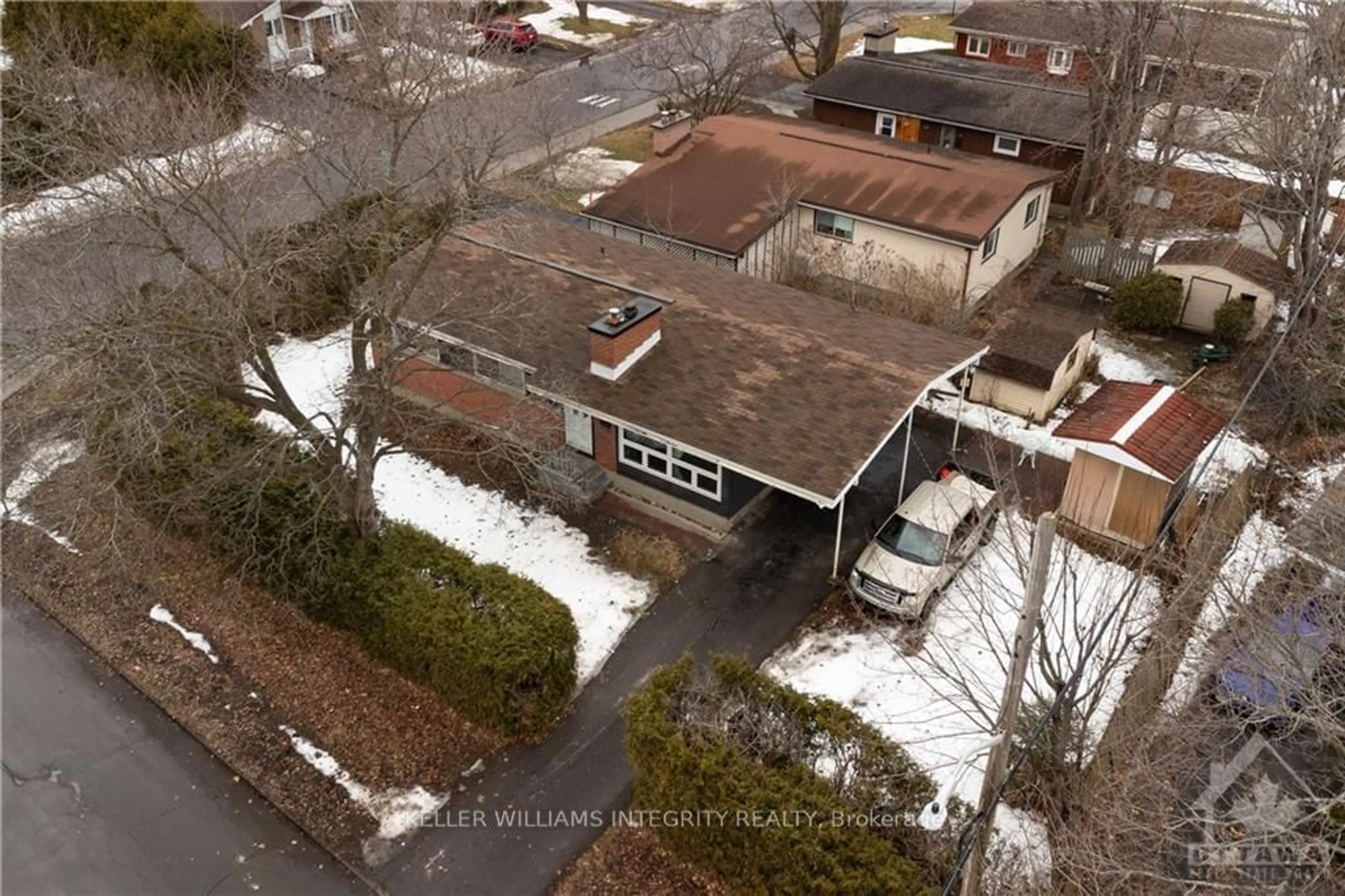 Frontside or backside of a home, the front or back of building for 935 GOREN Ave, Elmvale Acres and Area Ontario K1S 1N4