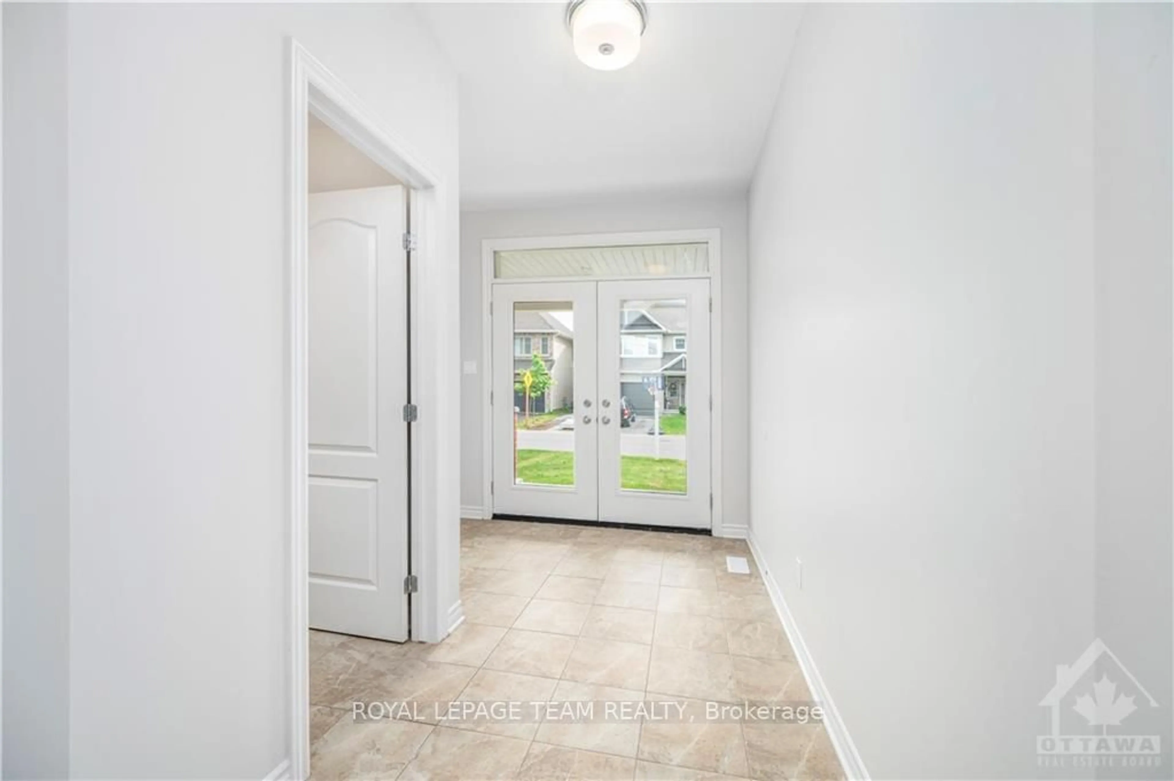 Indoor entryway, wood floors for 240 TROLLIUS Way, Blossom Park - Airport and Area Ontario K1T 0R9