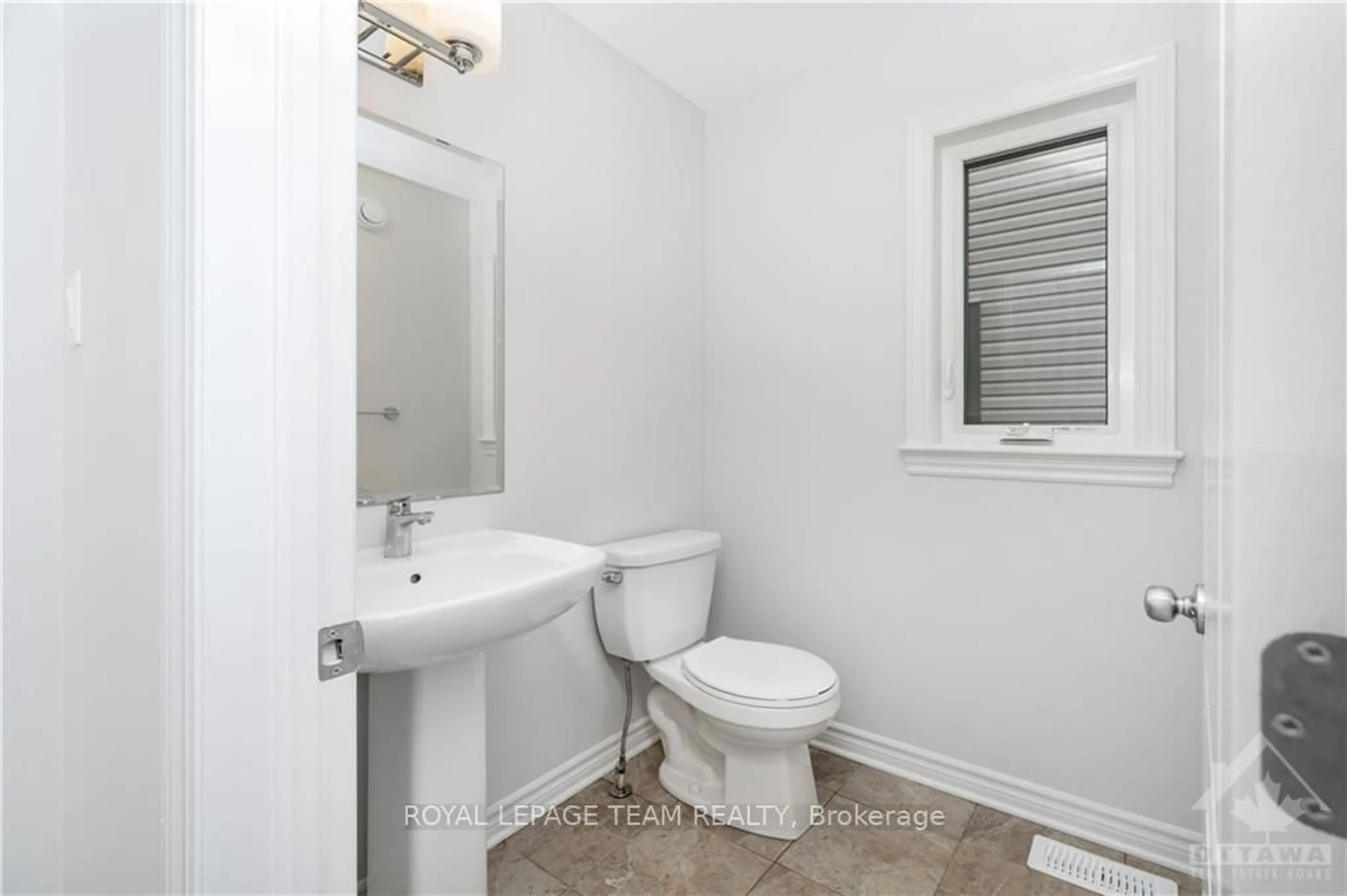 Standard bathroom, wood floors for 240 TROLLIUS Way, Blossom Park - Airport and Area Ontario K1T 0R9