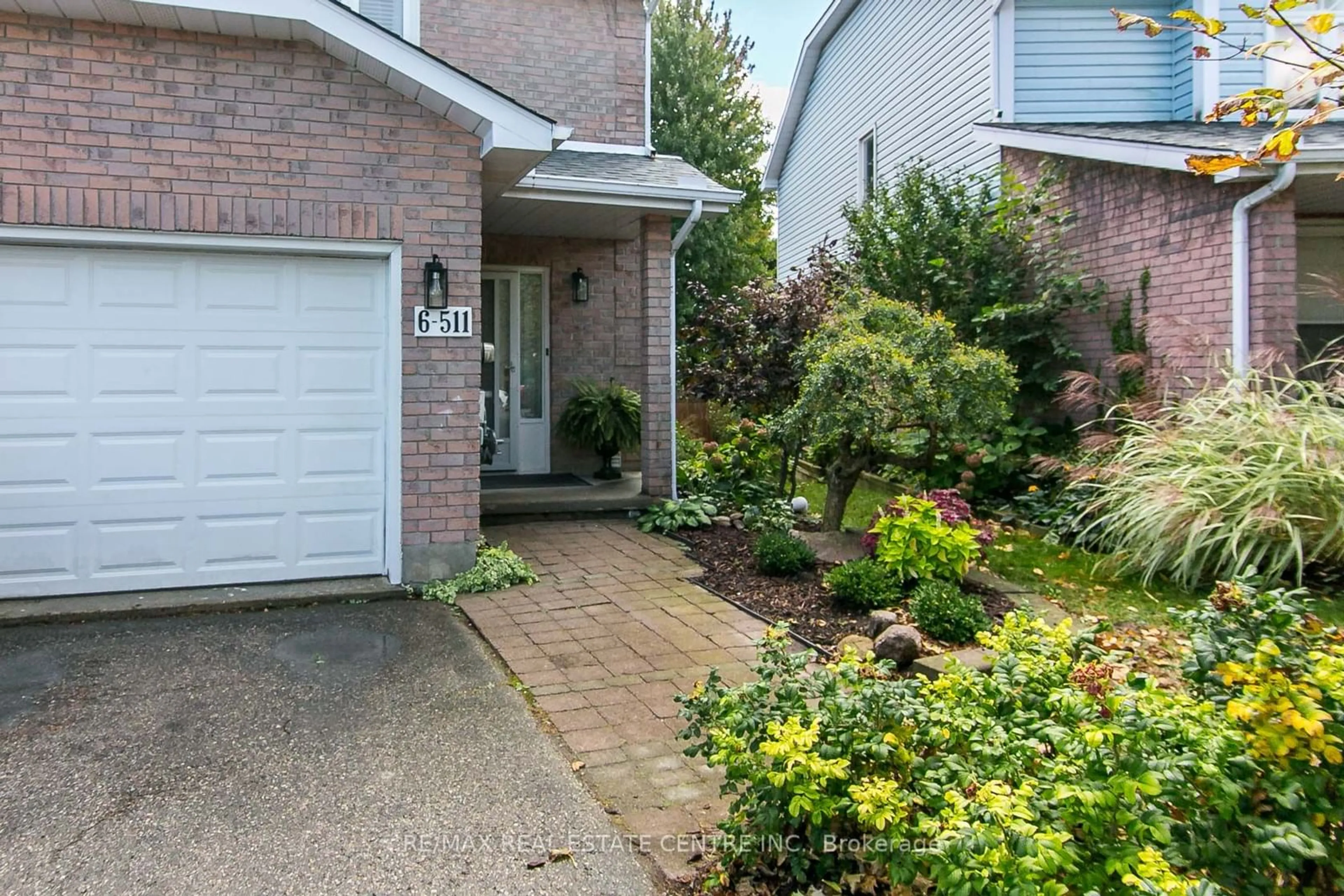 A pic from exterior of the house or condo, cottage for 511 Oakvale Dr #6, Waterloo Ontario N2T 2G6