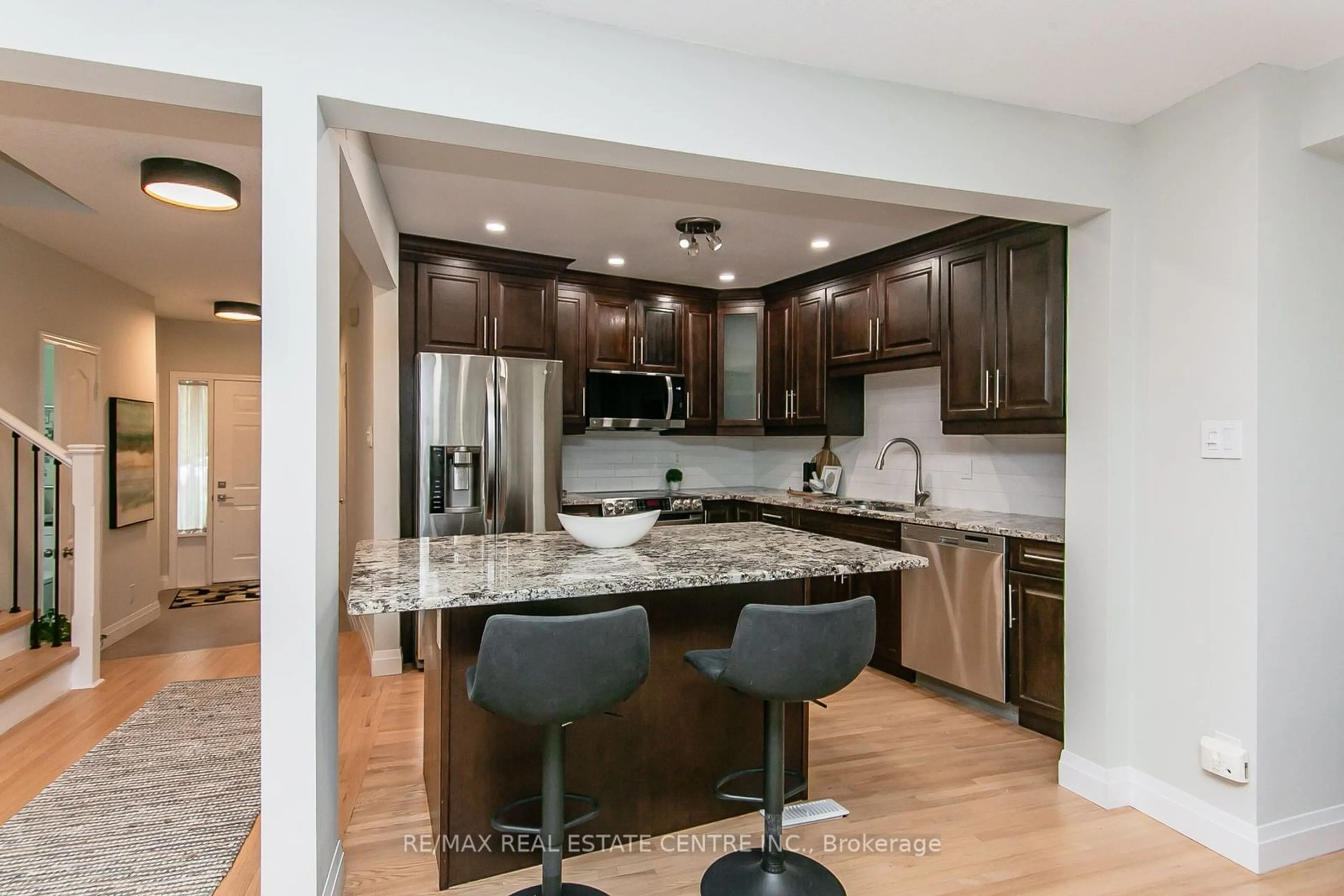 Open concept kitchen for 511 Oakvale Dr #6, Waterloo Ontario N2T 2G6