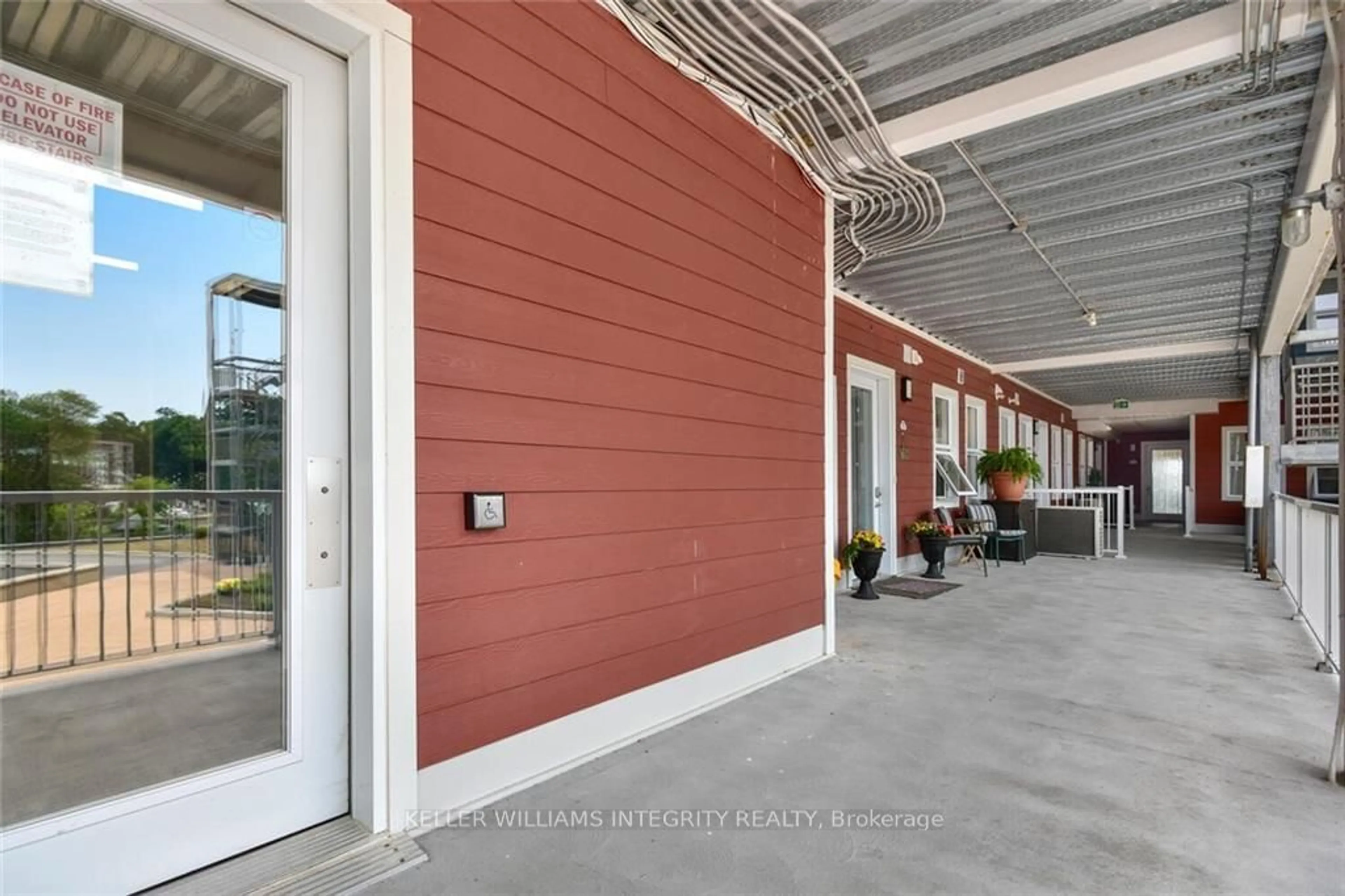Indoor entryway, cement floor for 130 WATER St #205, Gananoque Ontario K7G 0A8