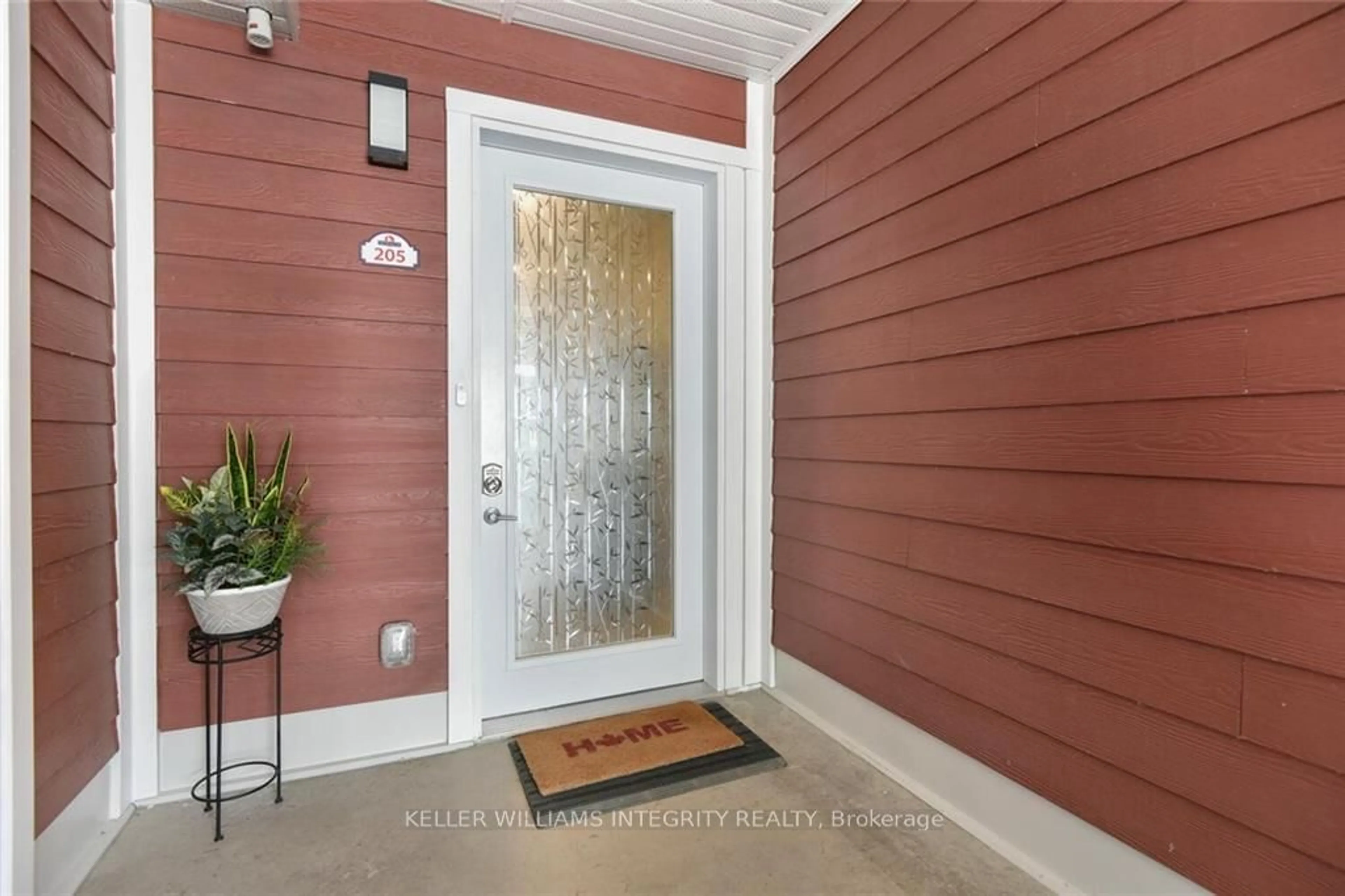 Indoor entryway, wood floors for 130 WATER St #205, Gananoque Ontario K7G 0A8