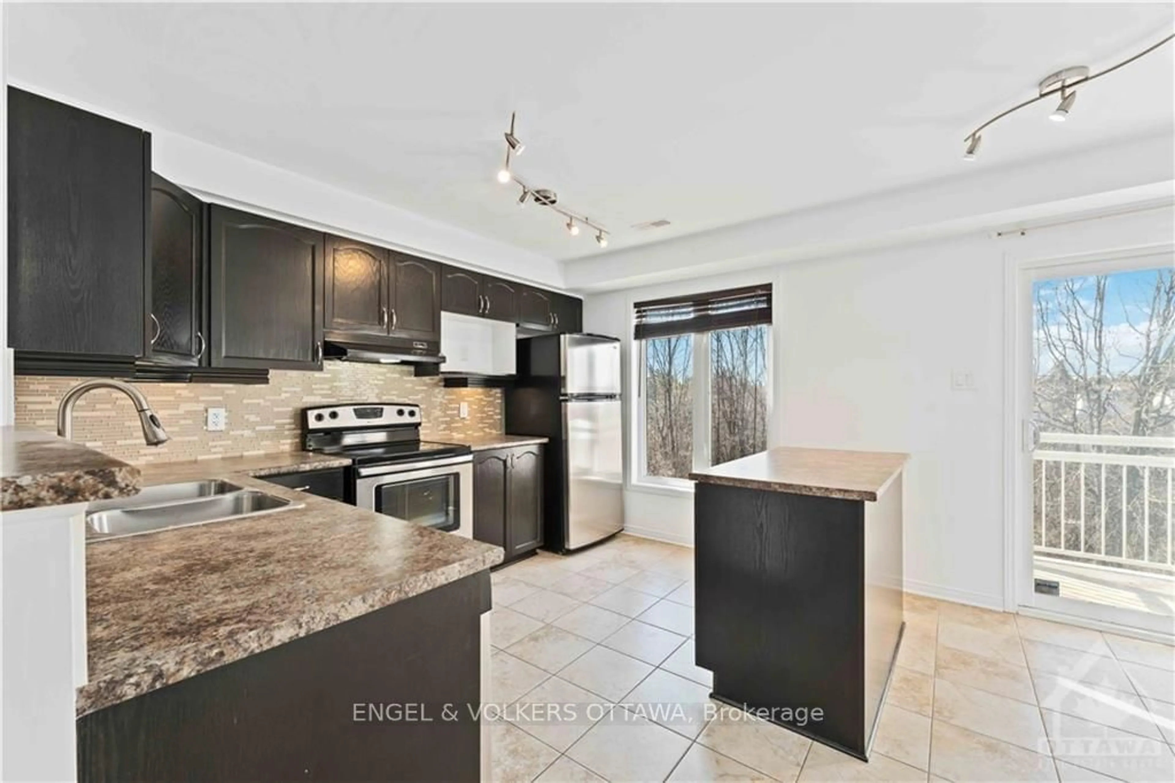 Open concept kitchen for 236 TIVOLI, Cityview - Parkwoods Hills - Rideau Shore Ontario K2E 0A7