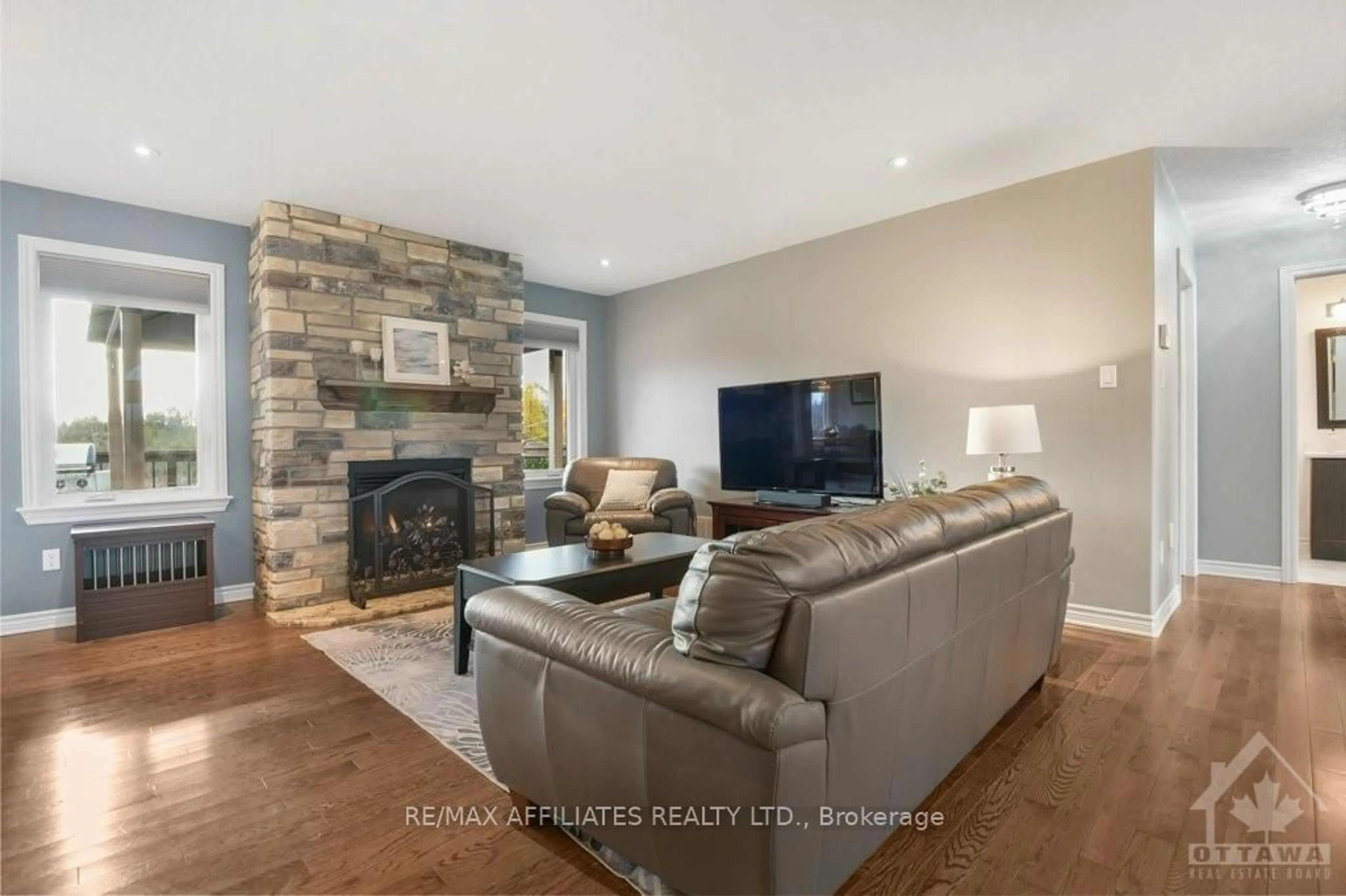 Living room, wood floors for 275 COUNTRY LANE Dr, Beckwith Ontario K7C 3P2