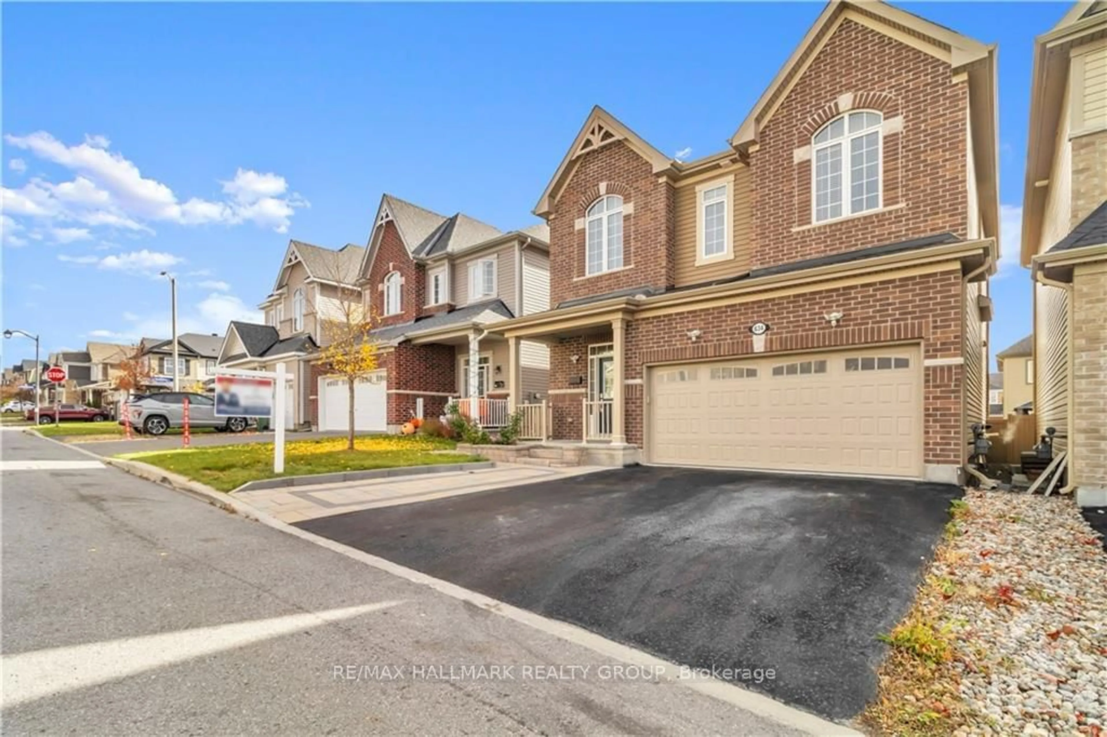 Frontside or backside of a home, the street view for 634 SILVER SPRUCE Way, Kanata Ontario K2M 0L2